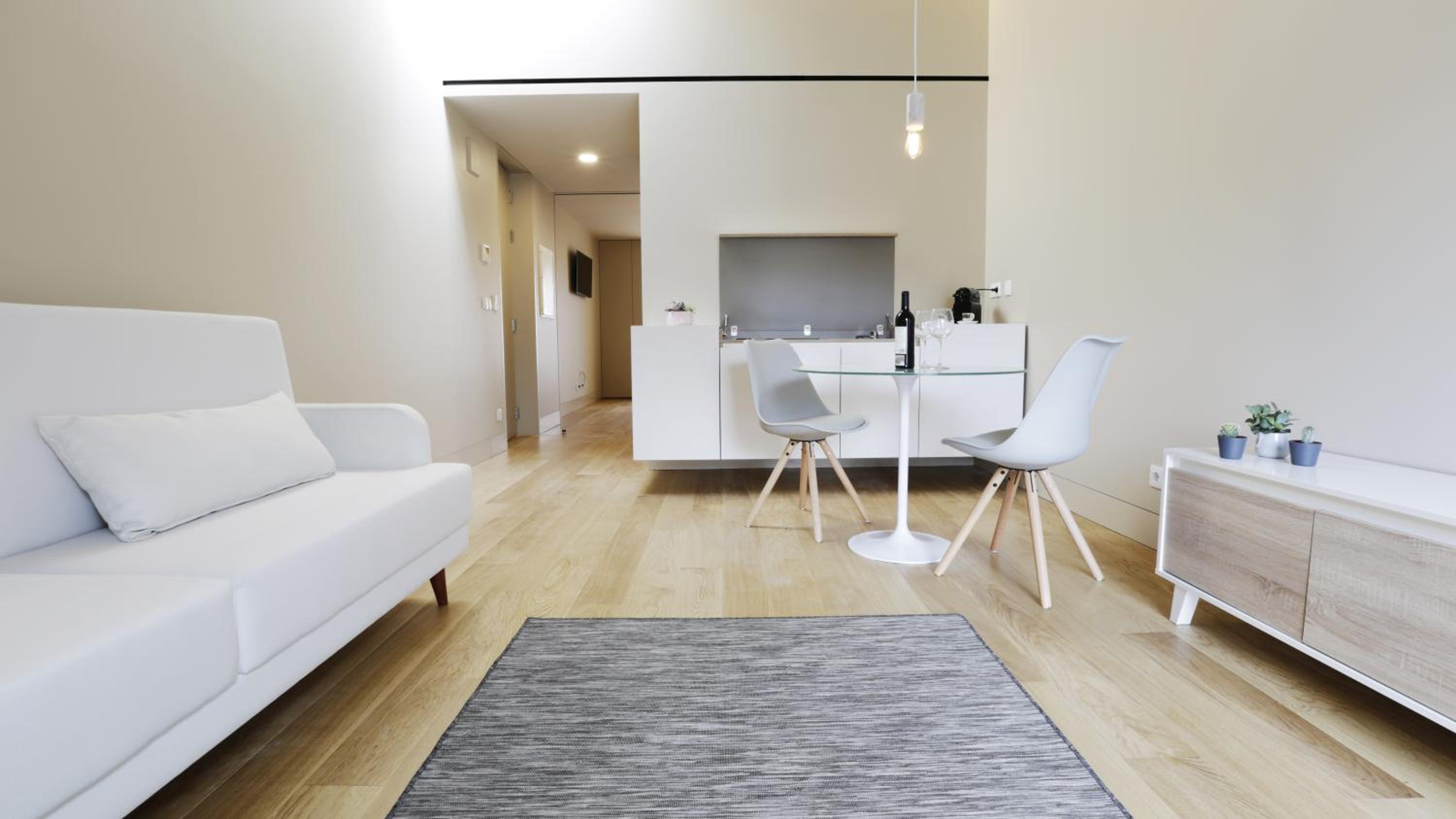 One-Bedroom Apartment photo 1