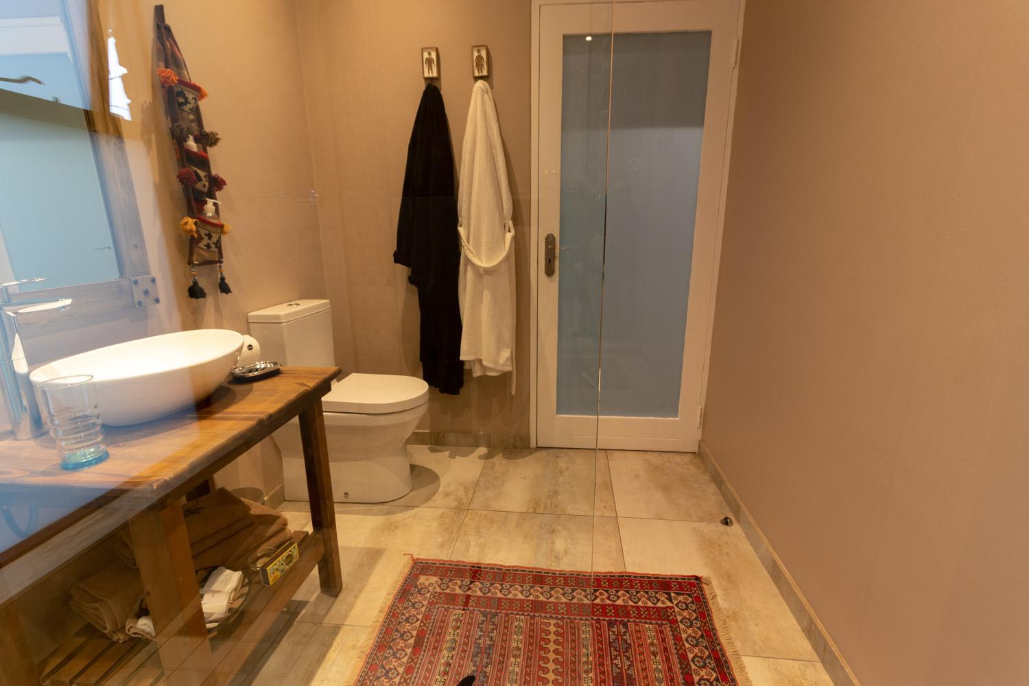 Luxury Queen Room - Photo 2