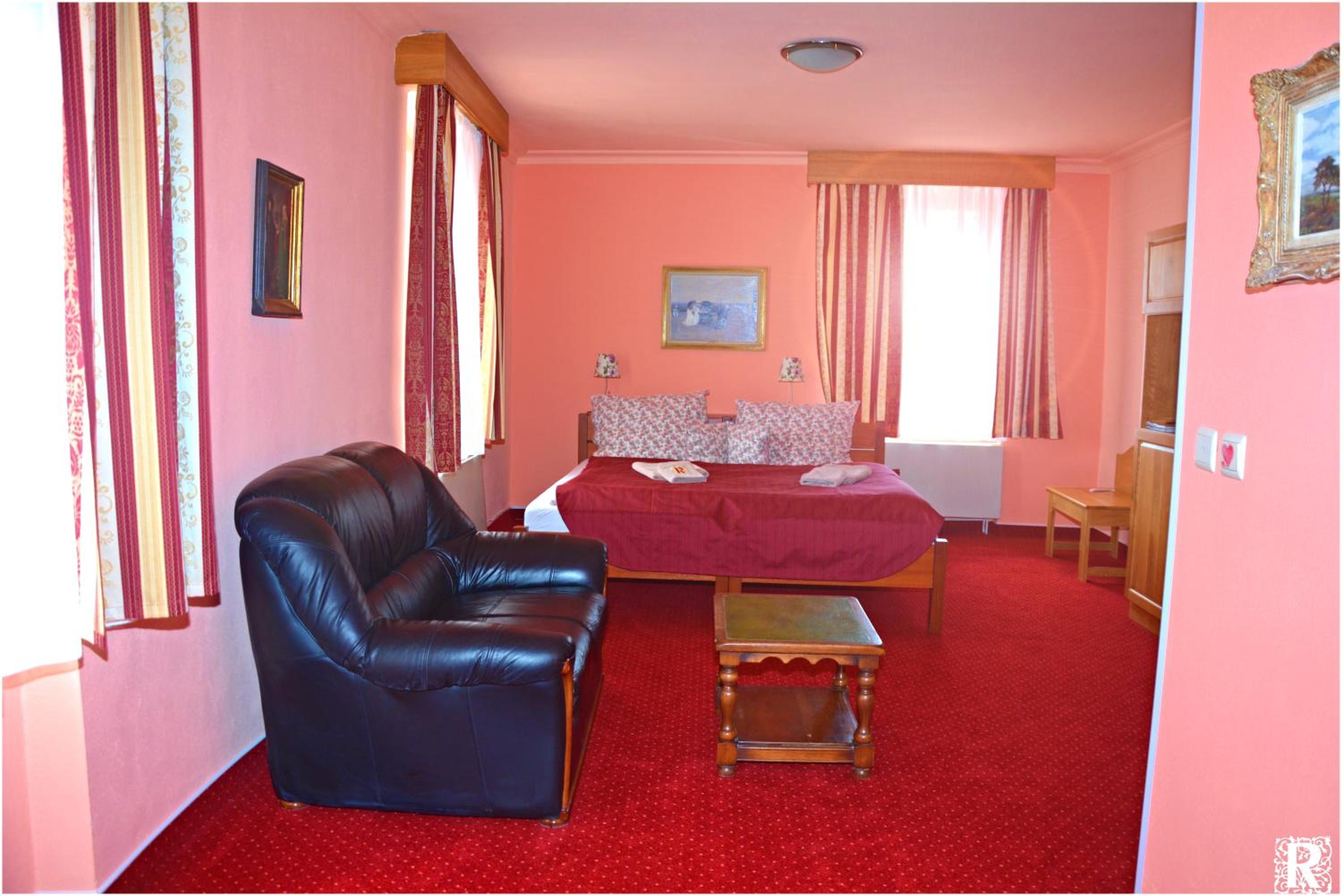 Deluxe Double Room with Bath - Photo 5