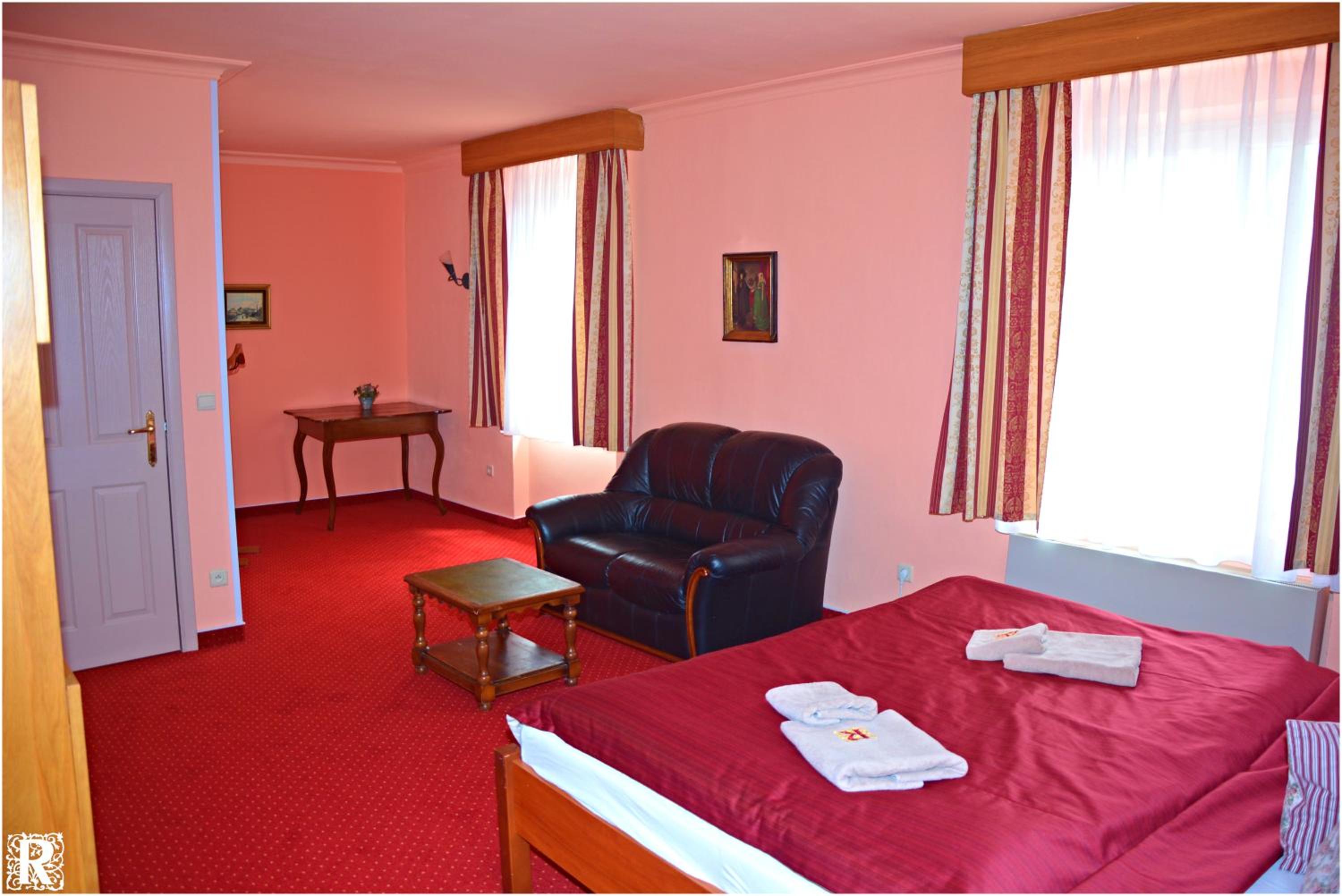 Deluxe Double Room with Bath - Photo 6