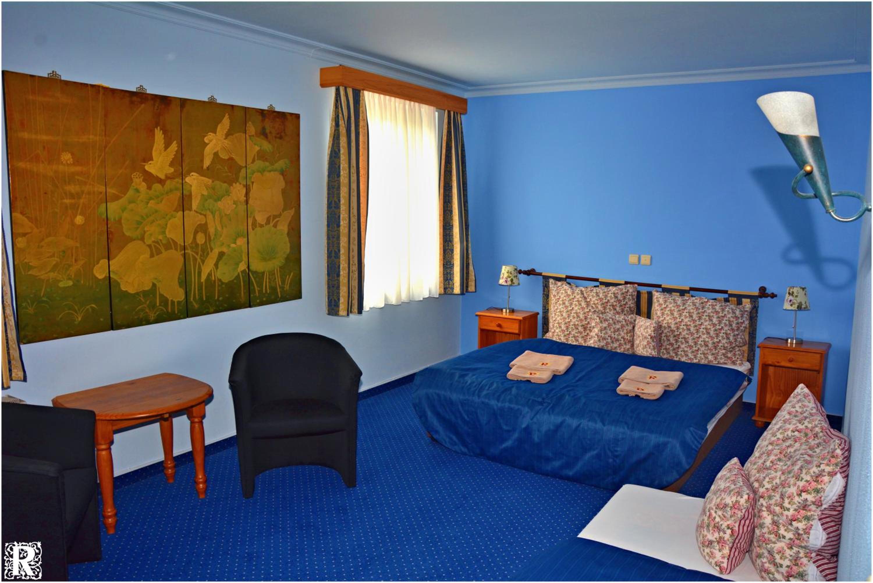 Triple Room with Bath - Photo 6