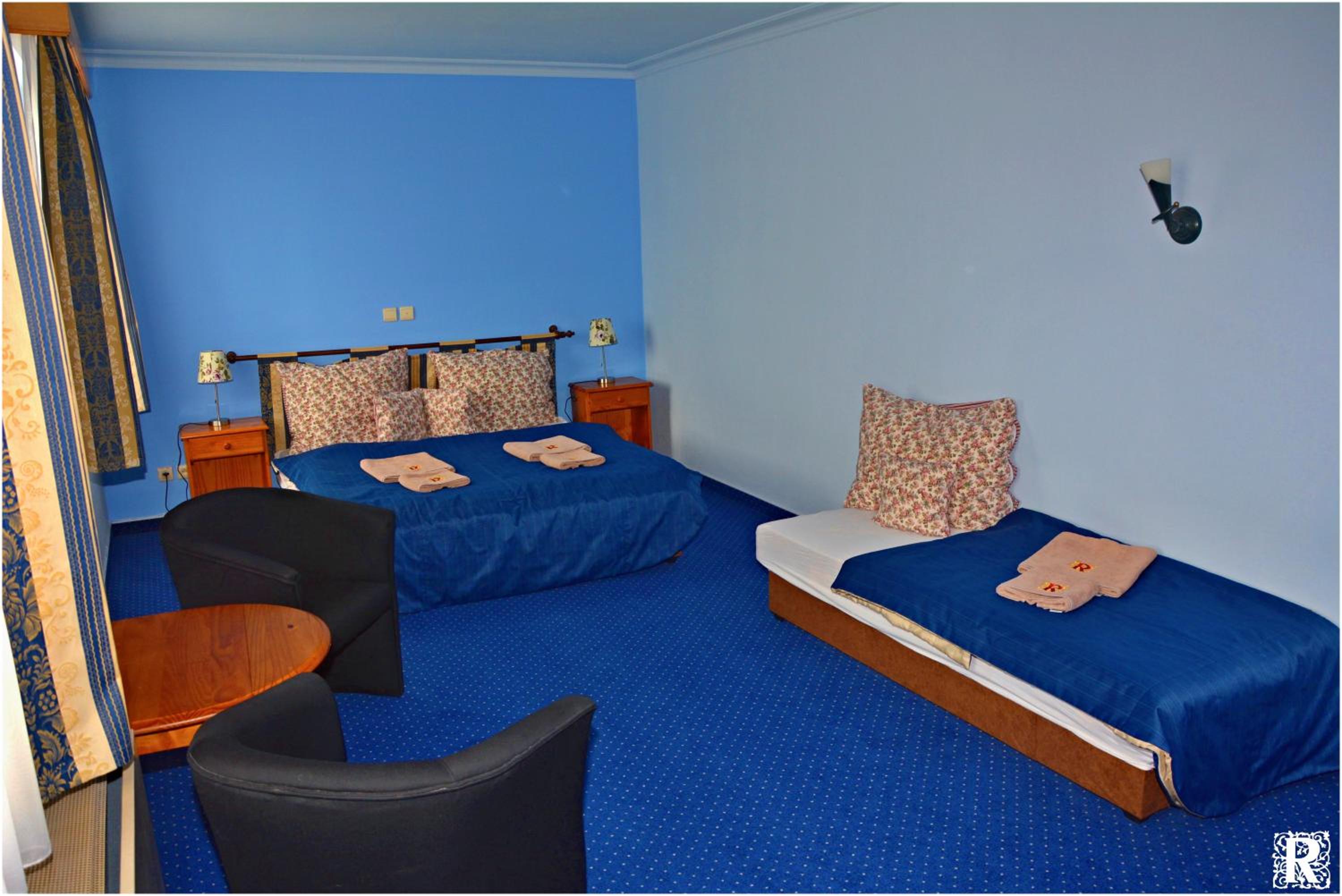 Triple Room with Bath - Photo 5