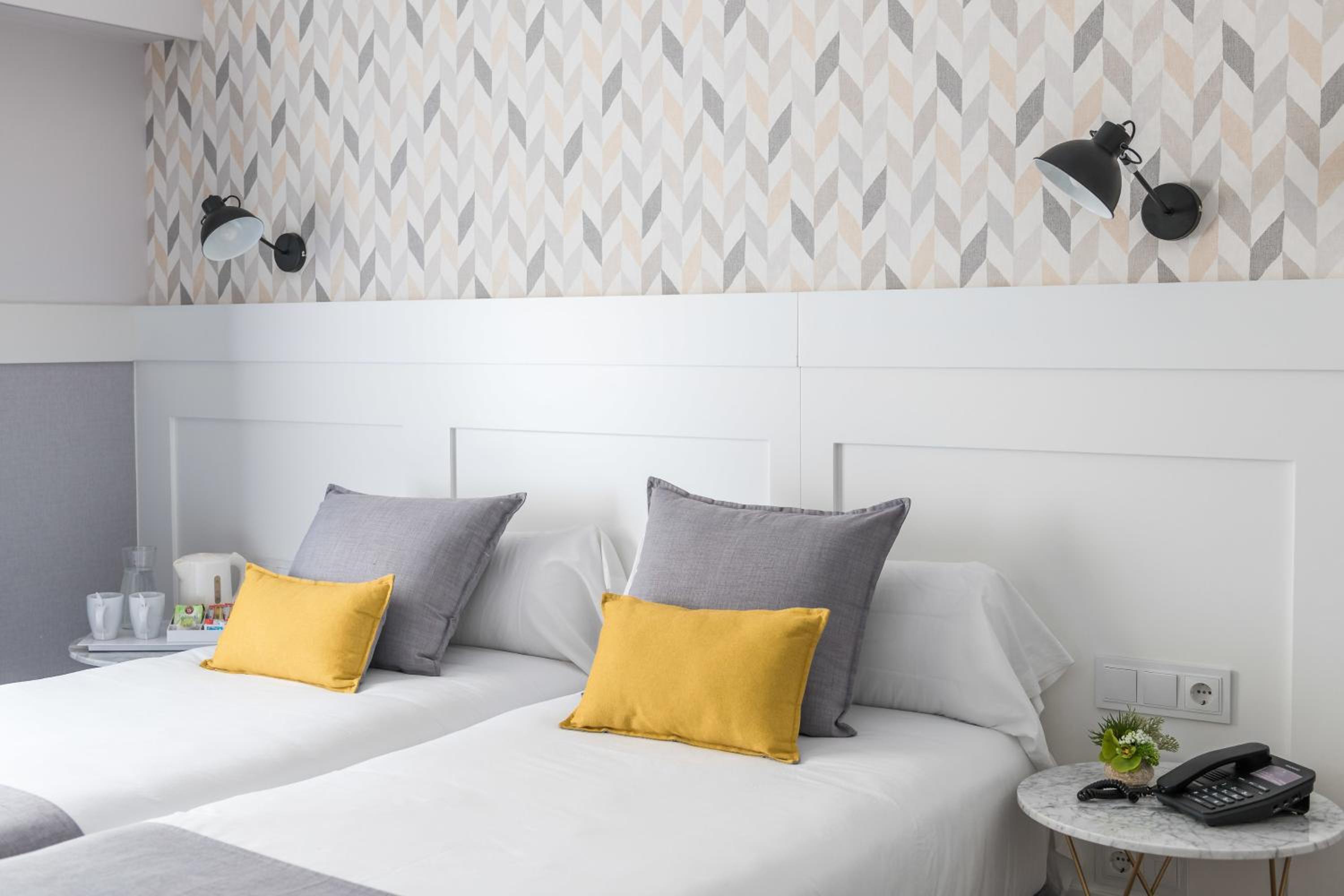 Twin Room - Photo 4