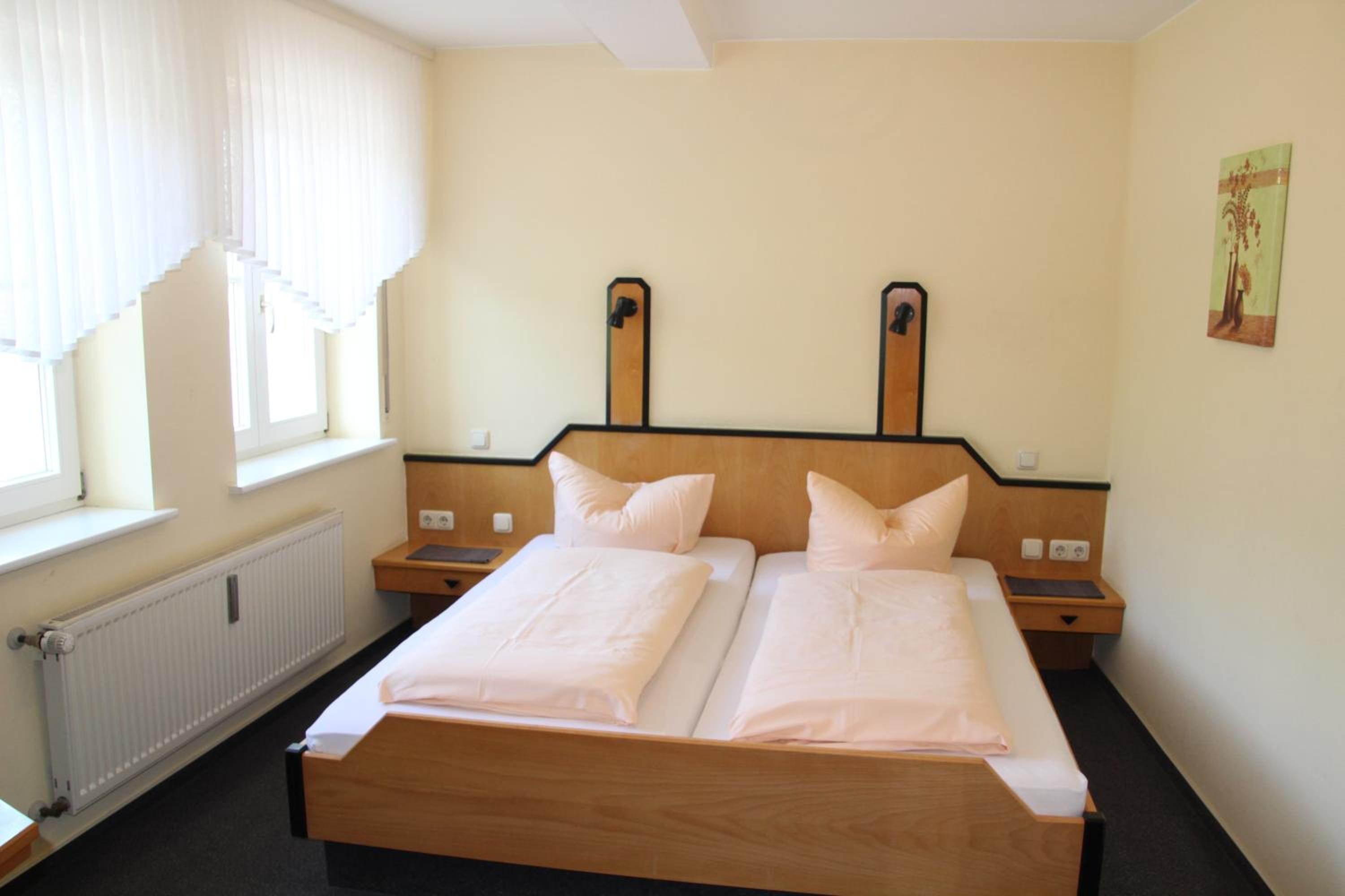 Single Room with Private Bathroom photo 1