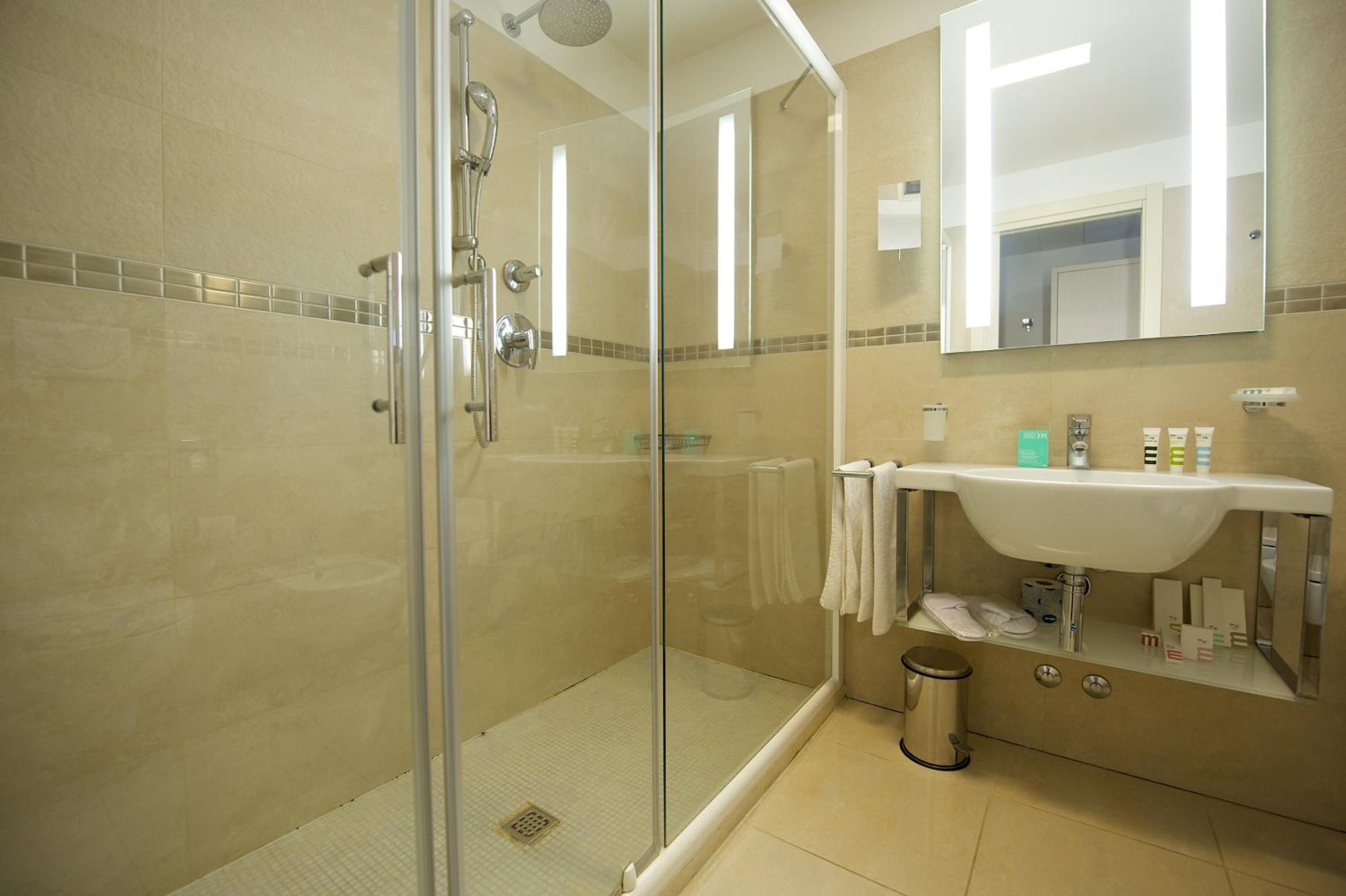 Superior Double Room with Sofa Bed and Balcony with Side Sea View - Photo 3