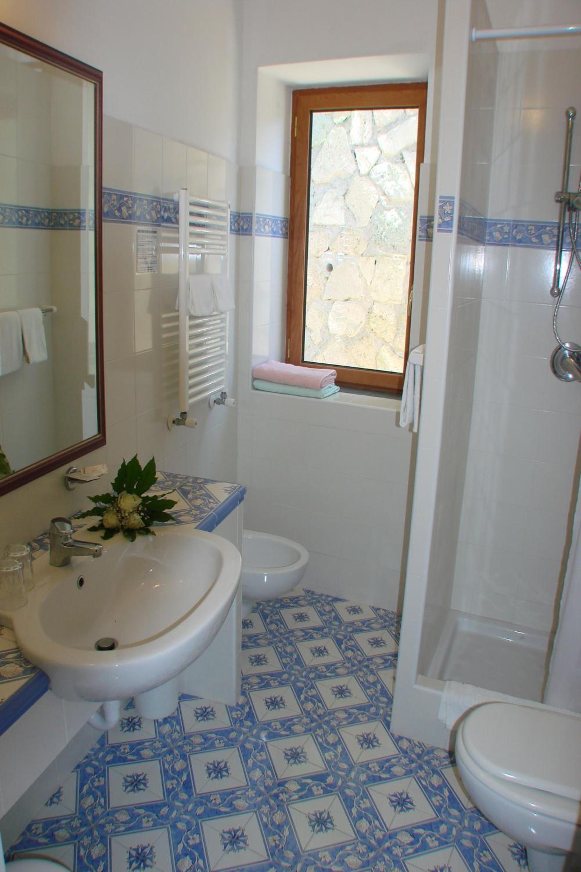 Double or Twin Room with Sea View - Photo 2