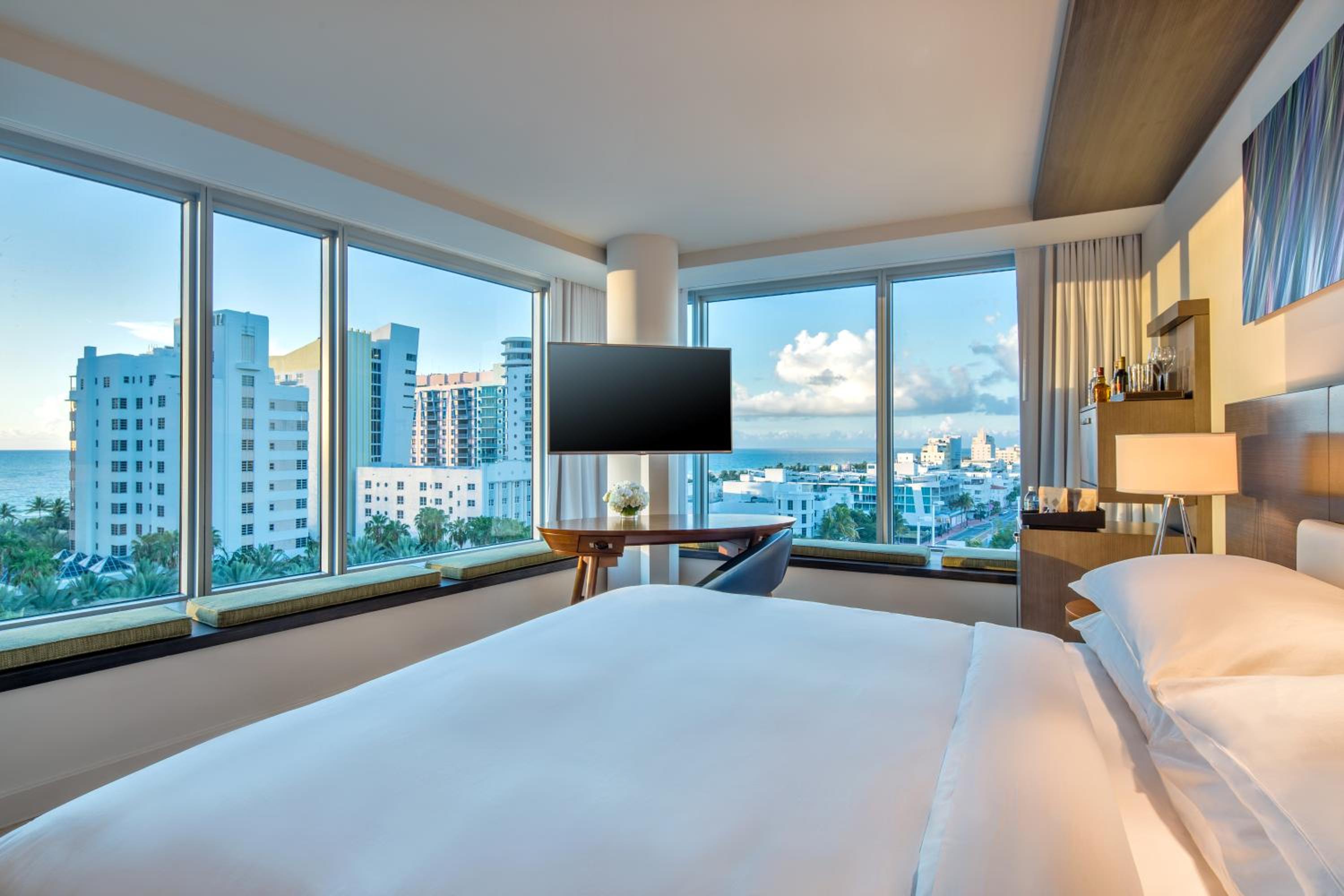 Deluxe King Room with Ocean View