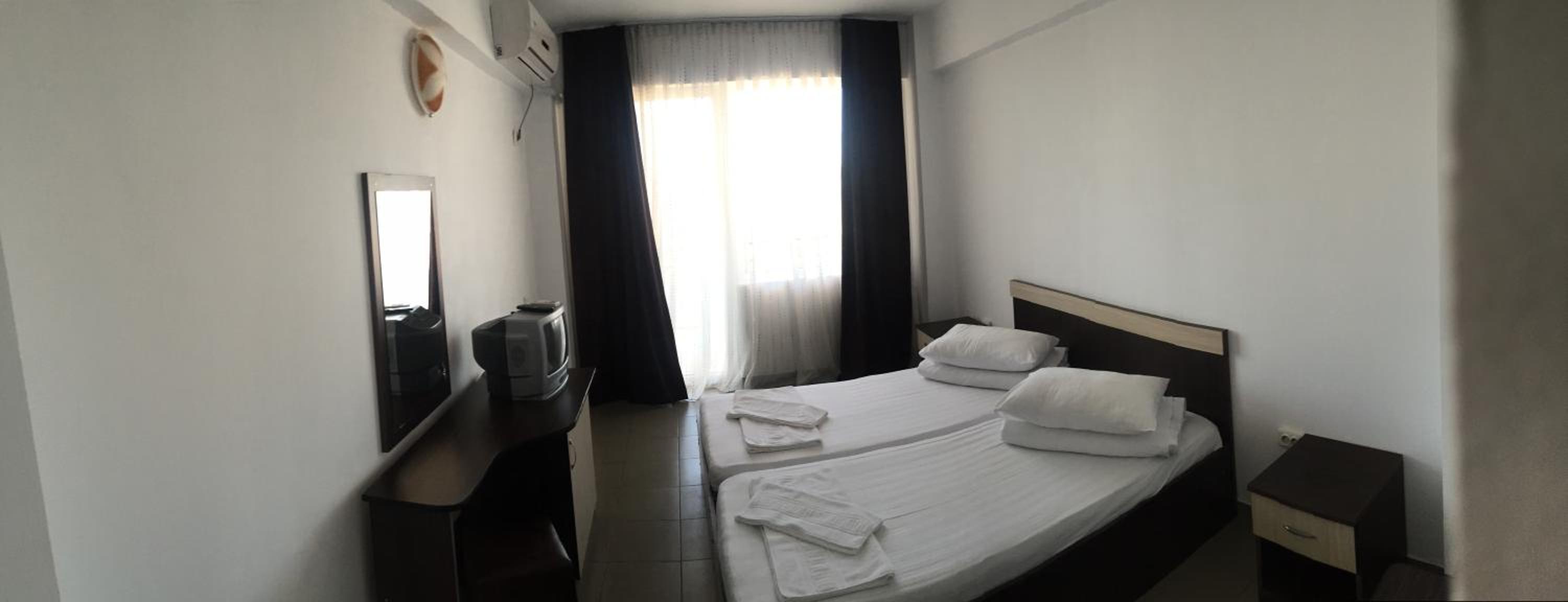 Standard Double or Twin Room - Photo 6