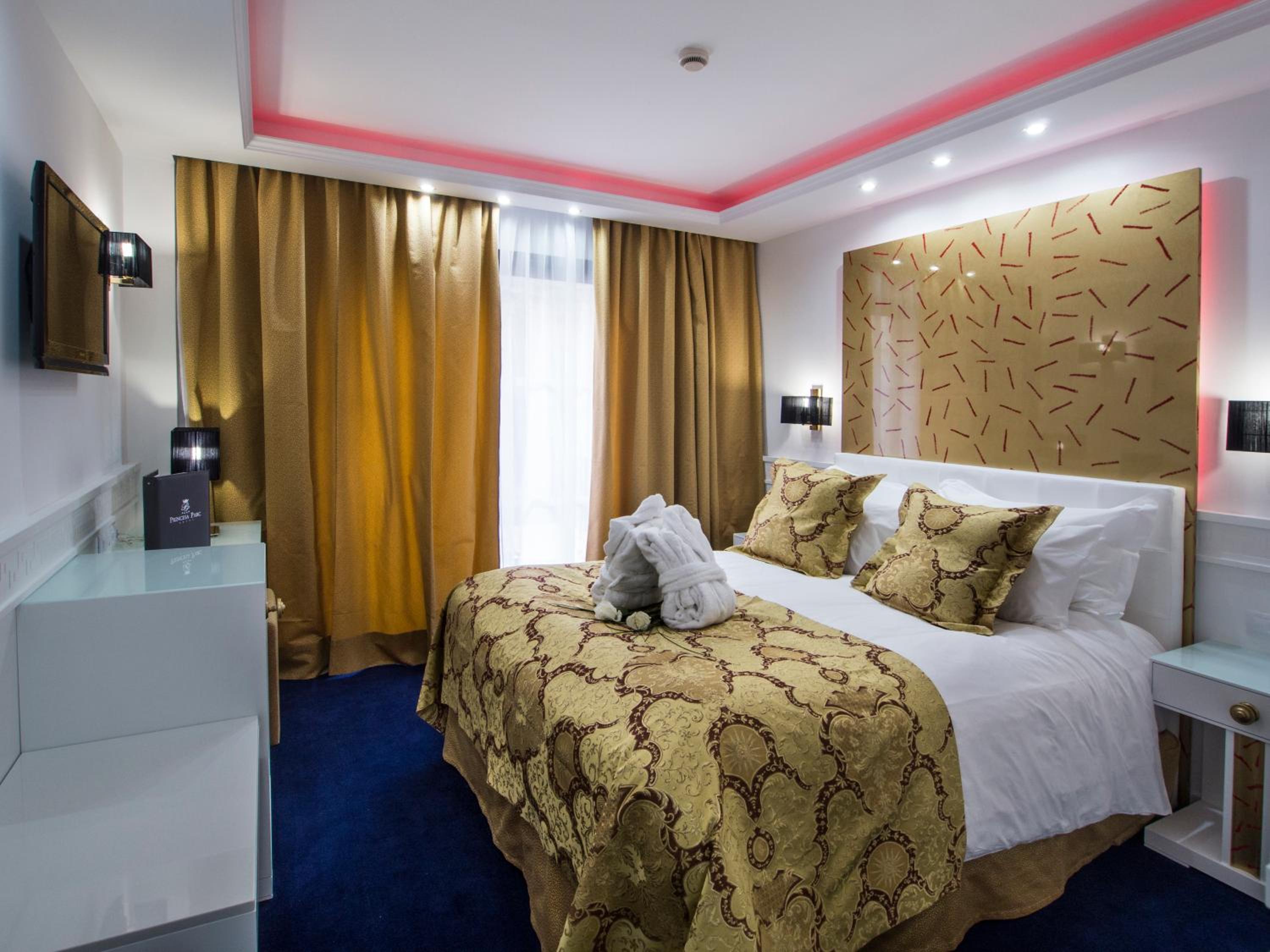 Double Room with Spa Bath photo 1