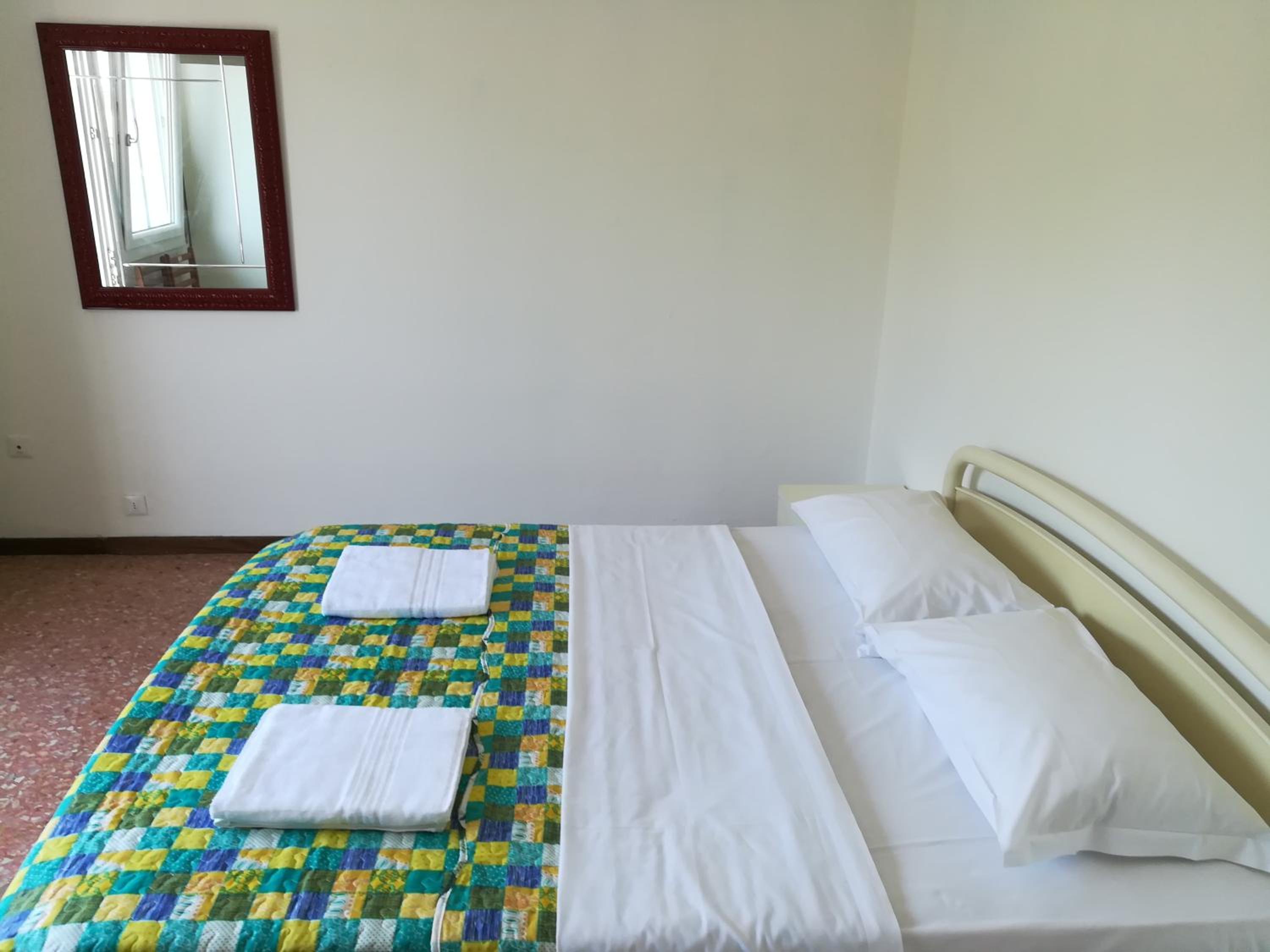Basic Triple Room with Shared Bathroom photo 1