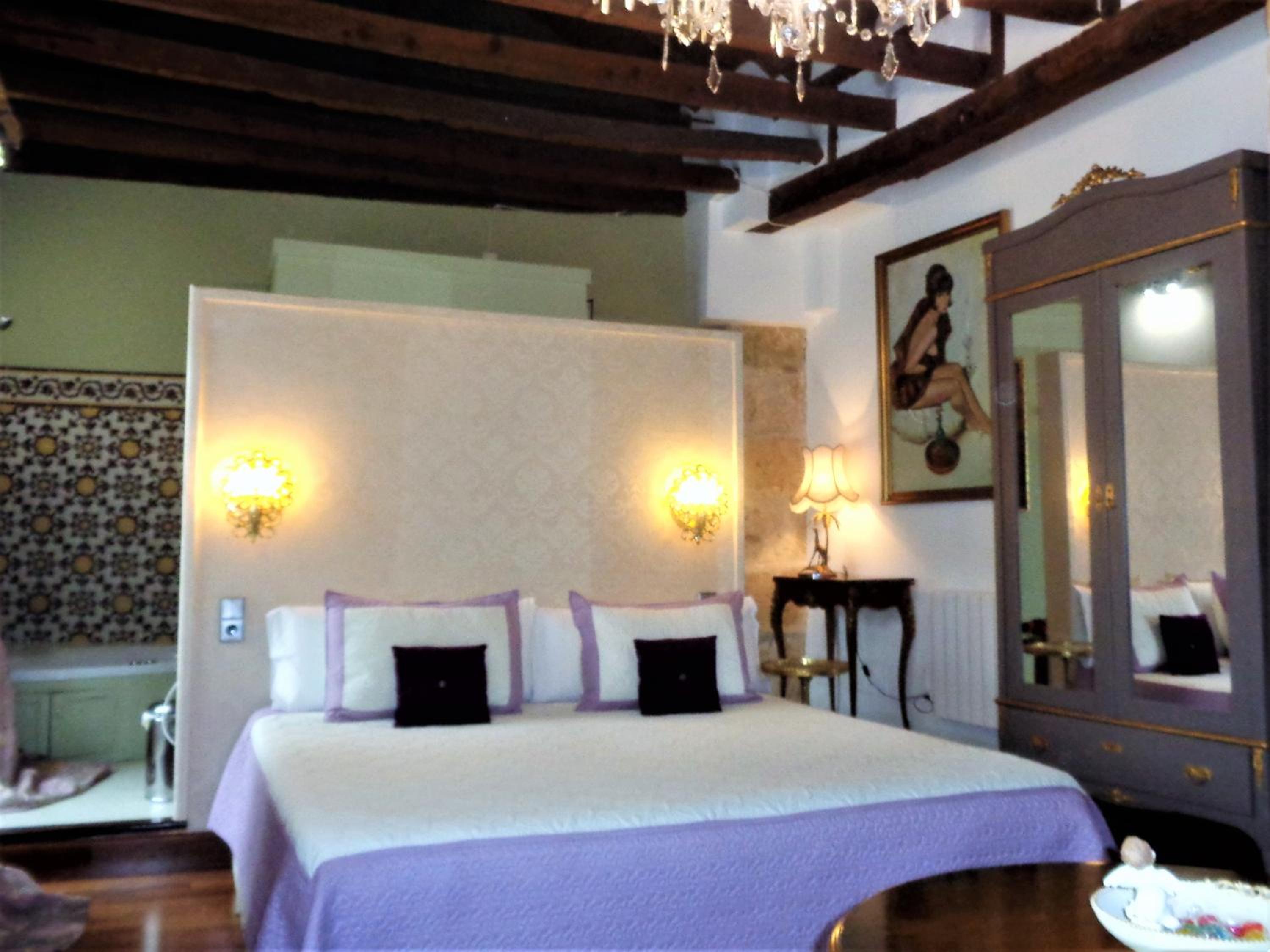 Deluxe Double Room - Photo 32