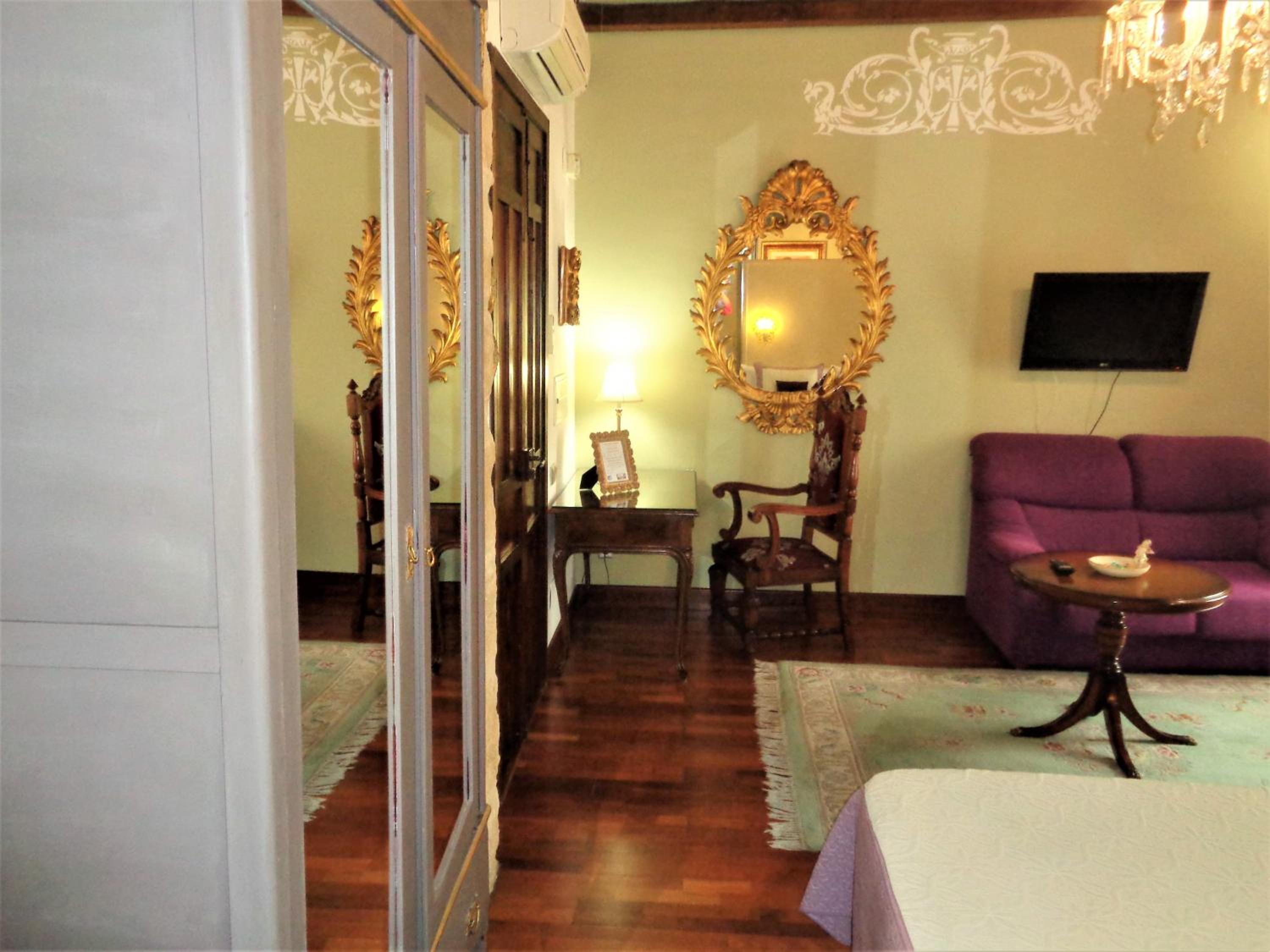Deluxe Double Room - Photo 34