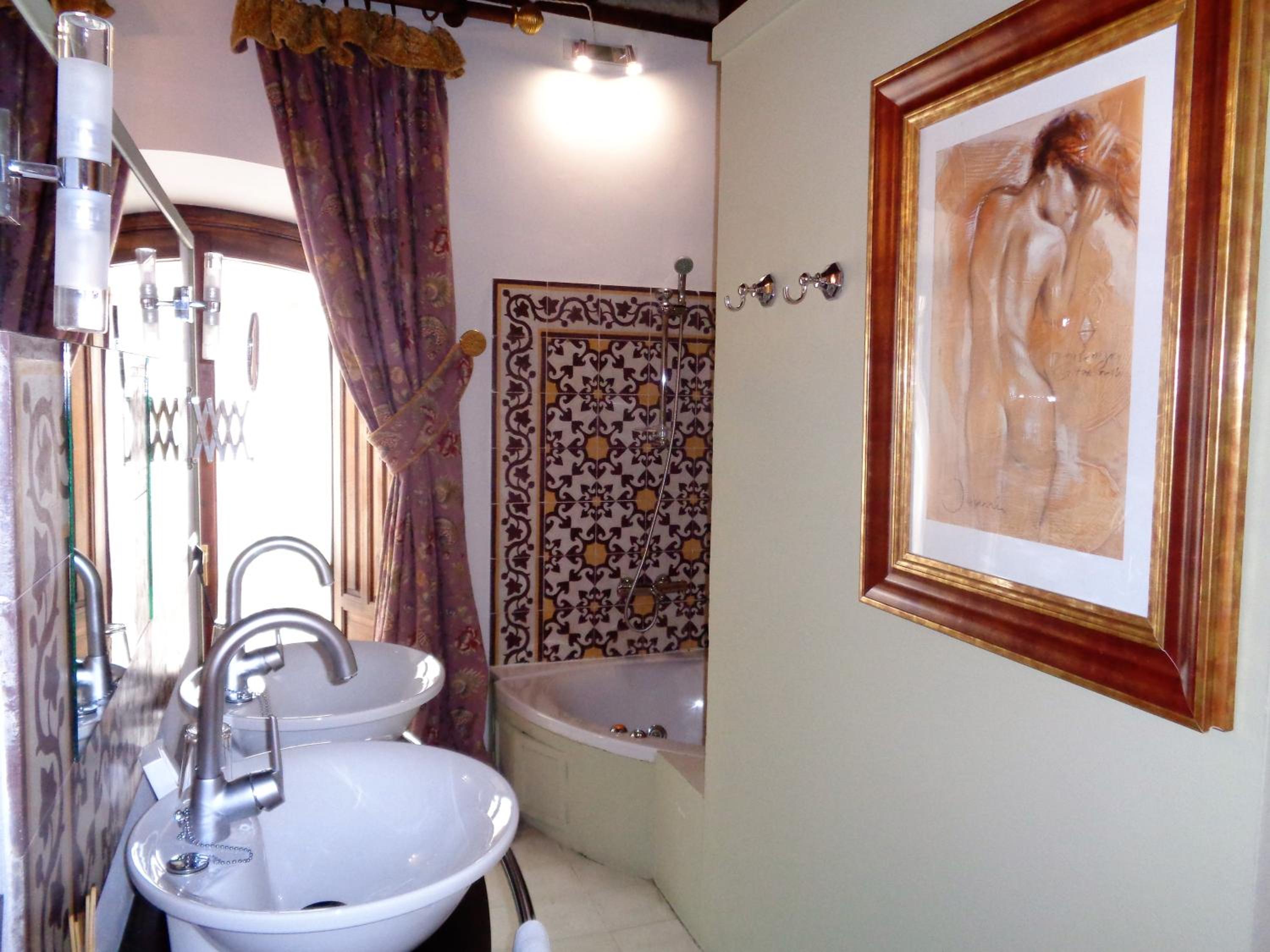 Deluxe Double or Twin Room - Photo 3