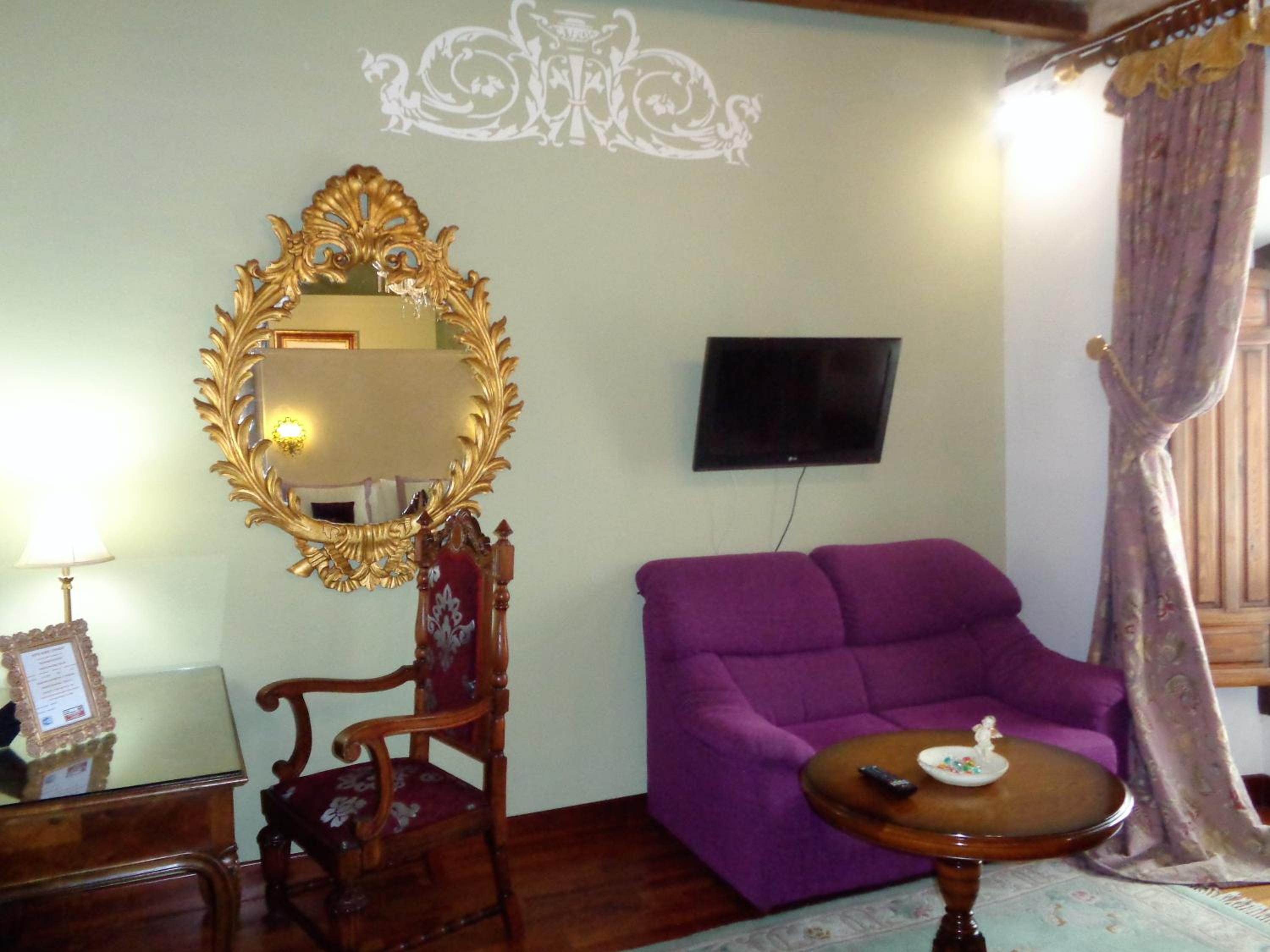 Deluxe Double Room - Photo 33