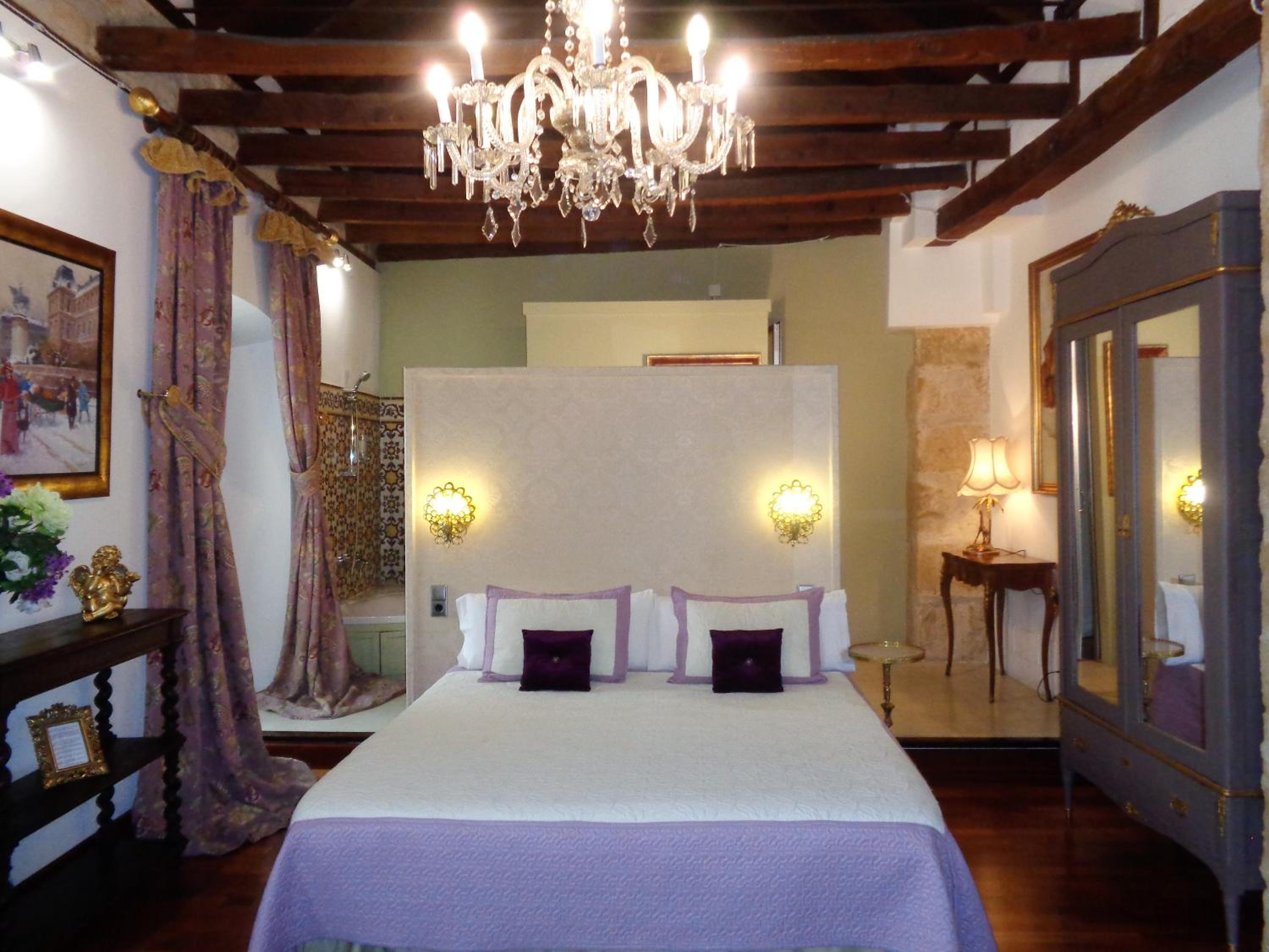 Deluxe Double or Twin Room - Photo 9