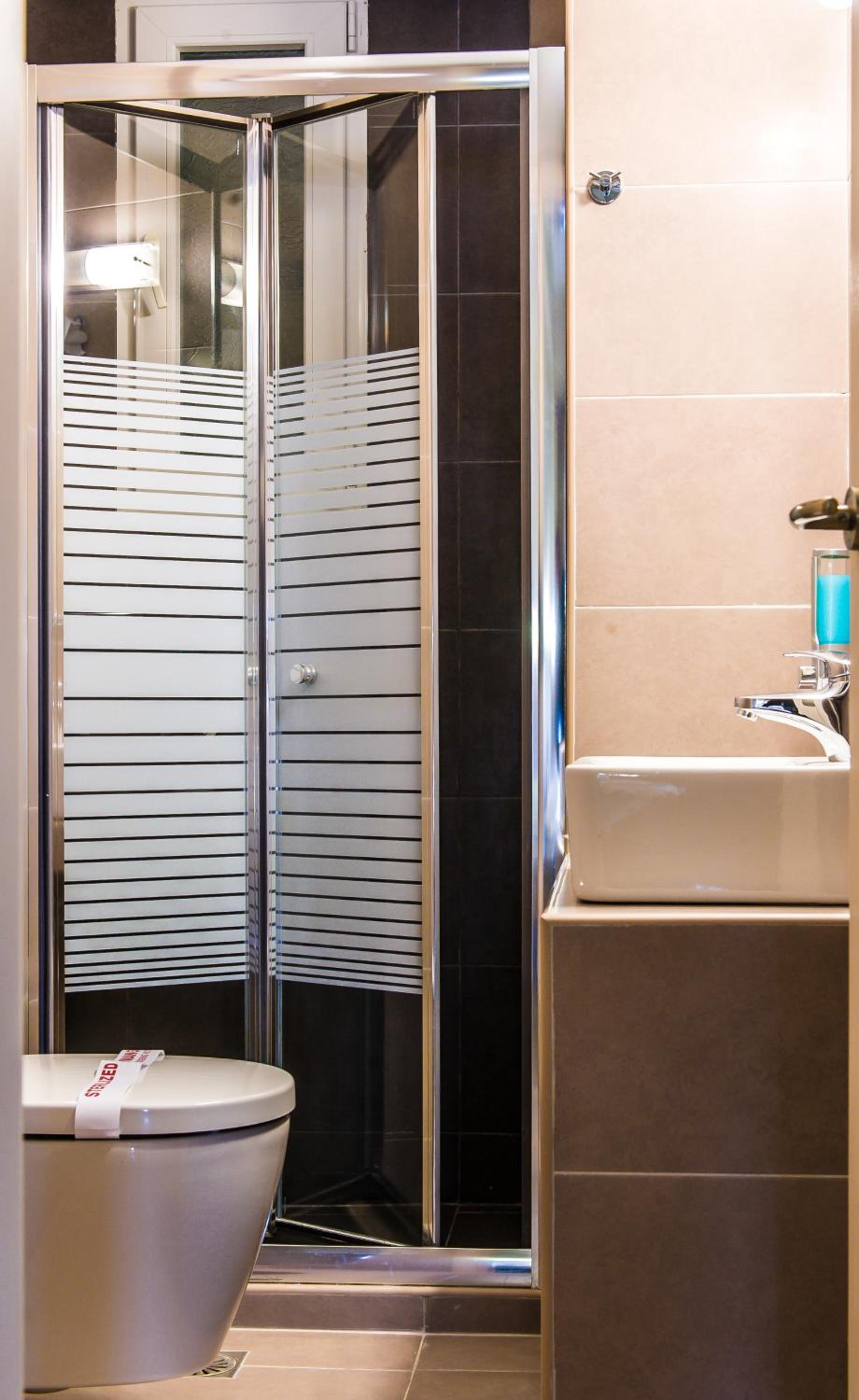 Double or Twin Room - Photo 8