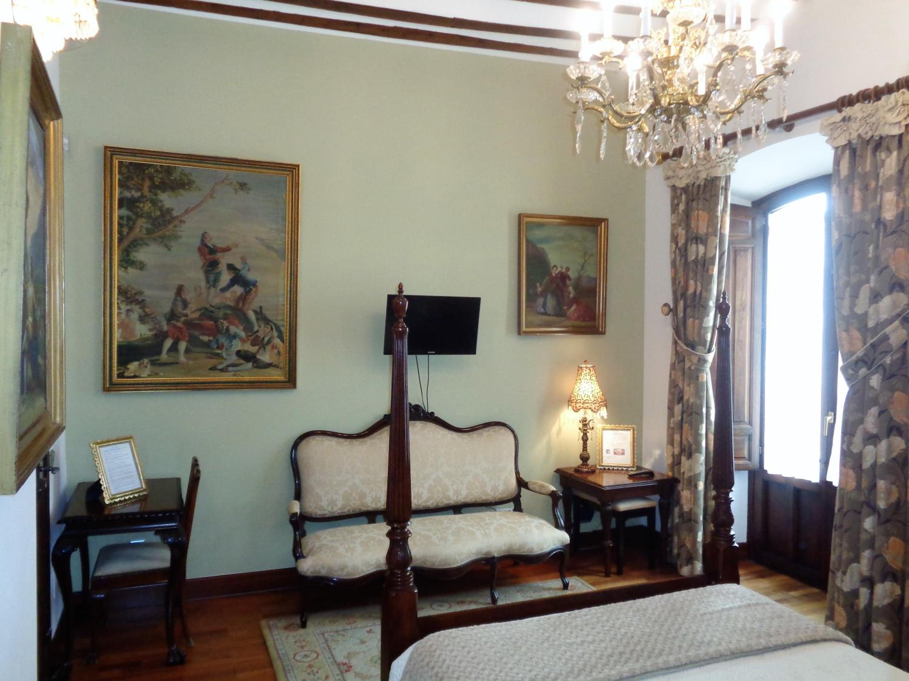 Deluxe Double Room - Photo 35