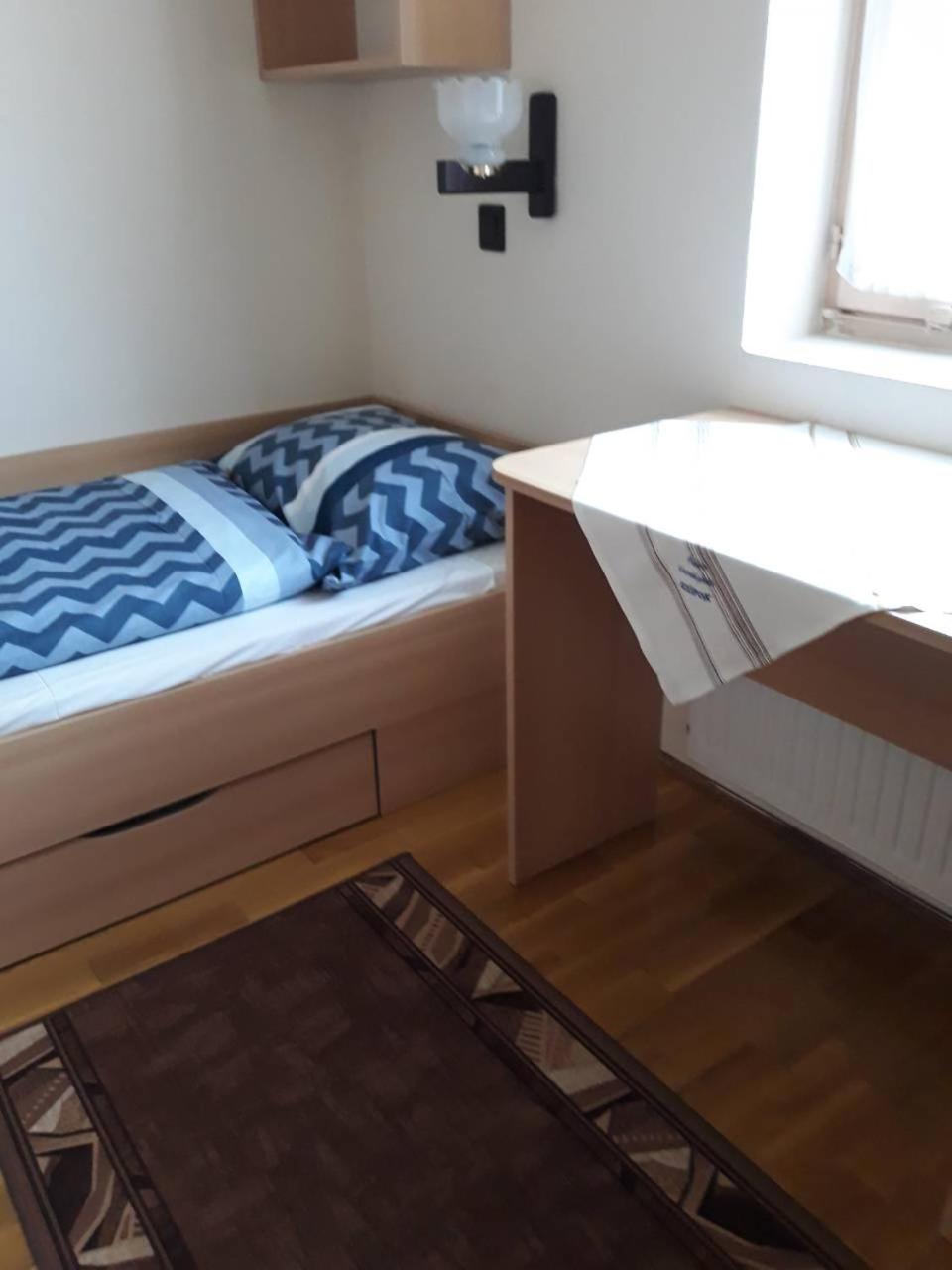 Twin Room with Bathroom photo 2