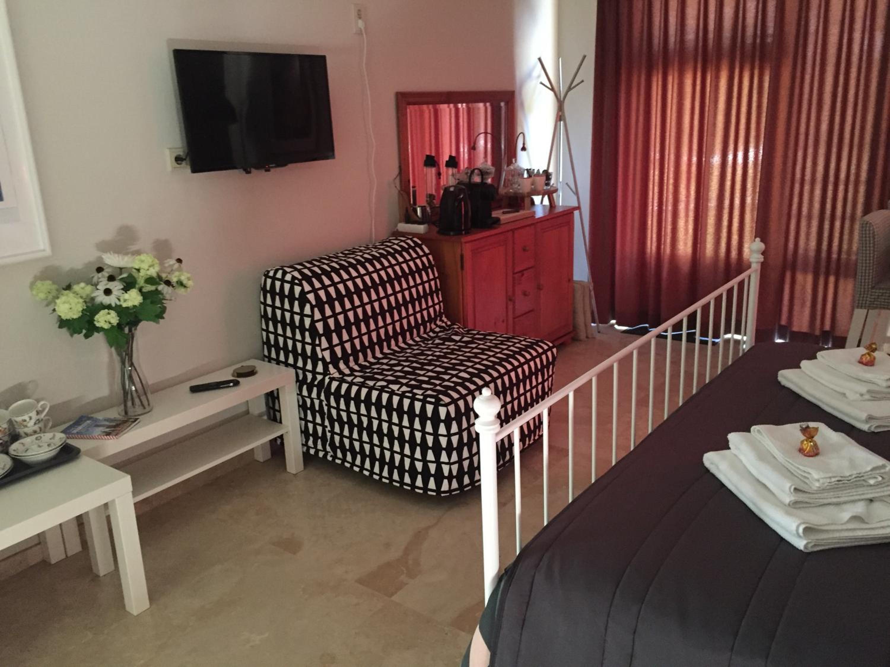 Deluxe Room (2 Adults + 1 Child) photo 2