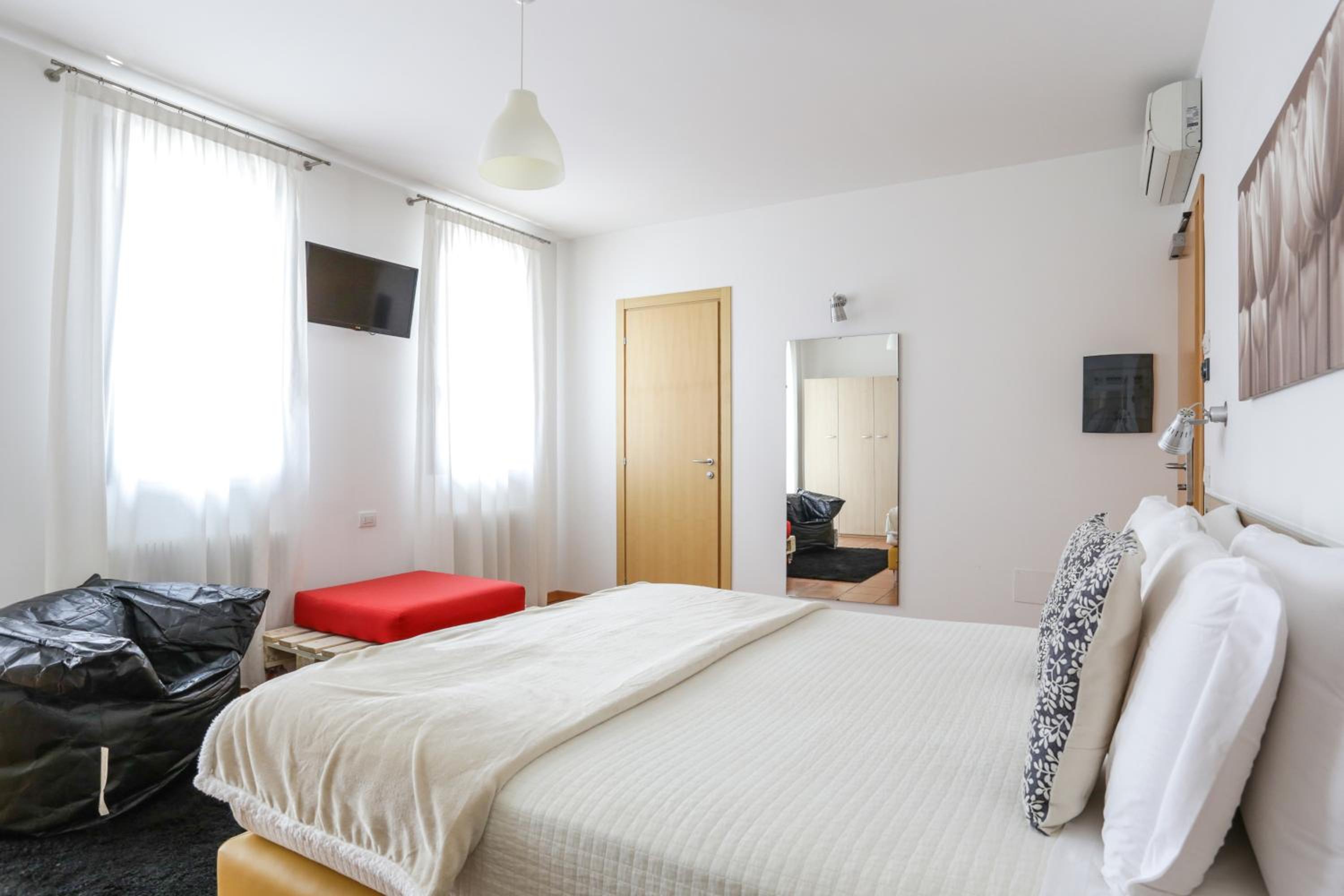 Double Room - Photo 4