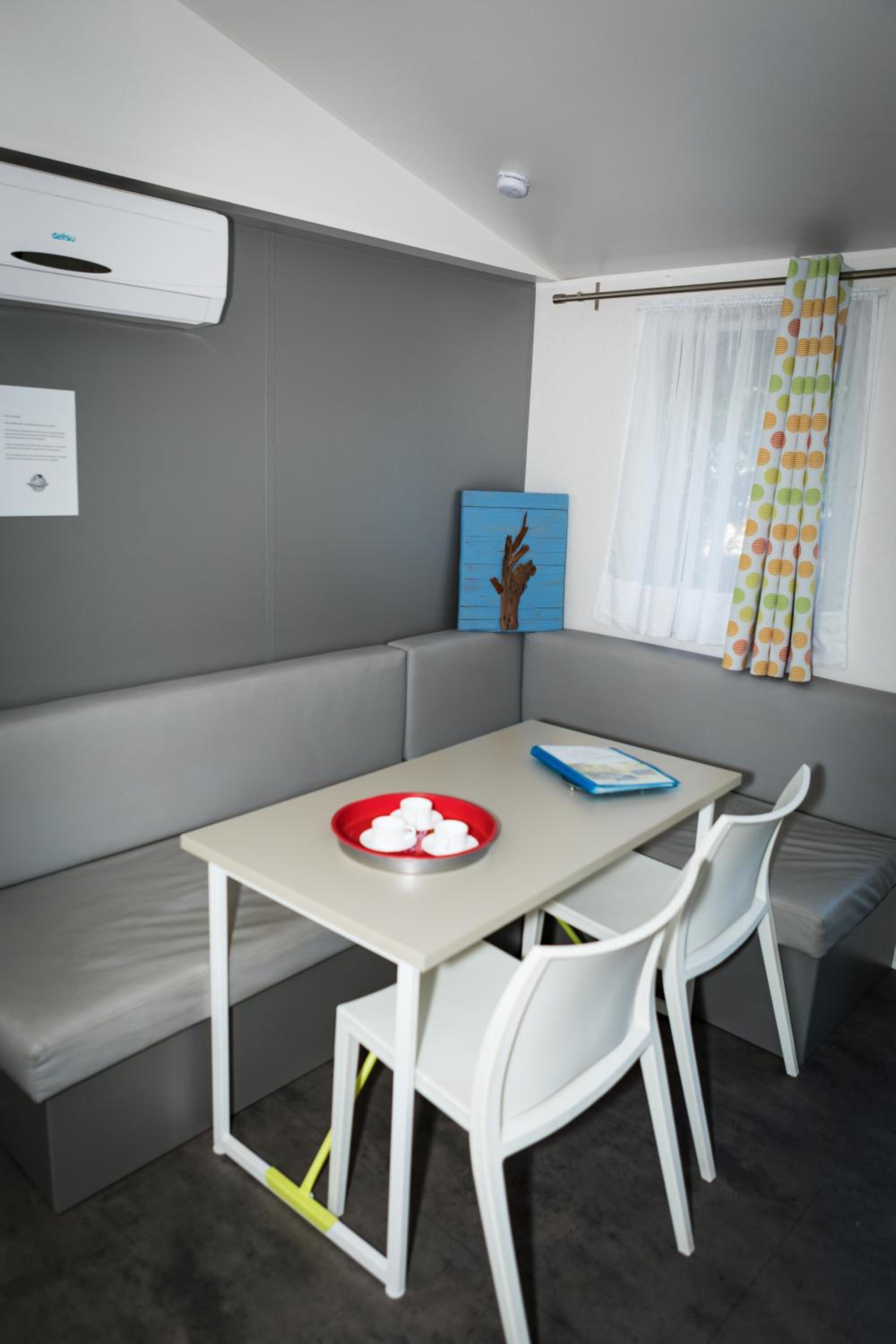 Three-Bedroom Mobile Home (6 Adults) photo 3