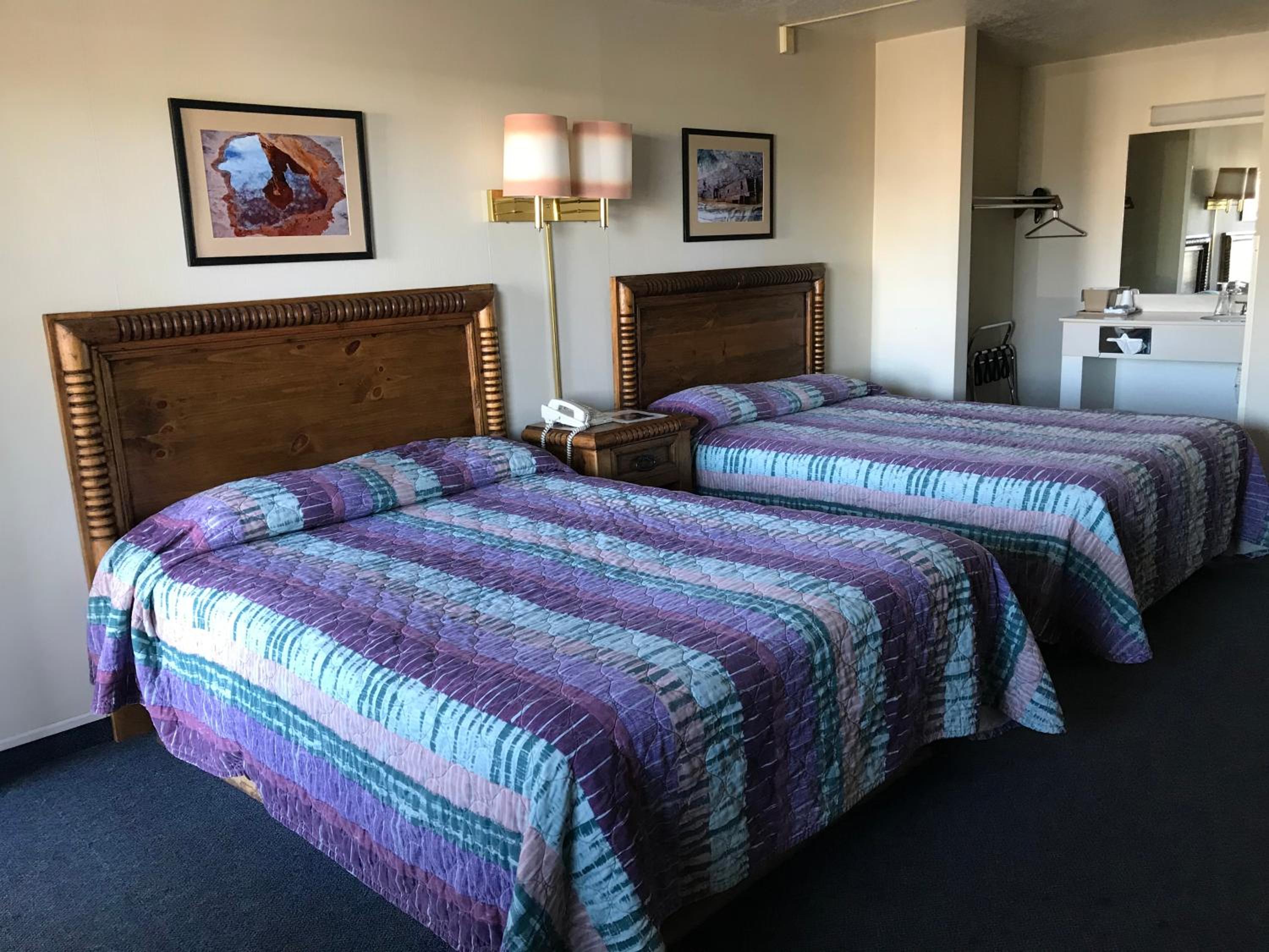 Queen Room with Two Queen Beds photo 1