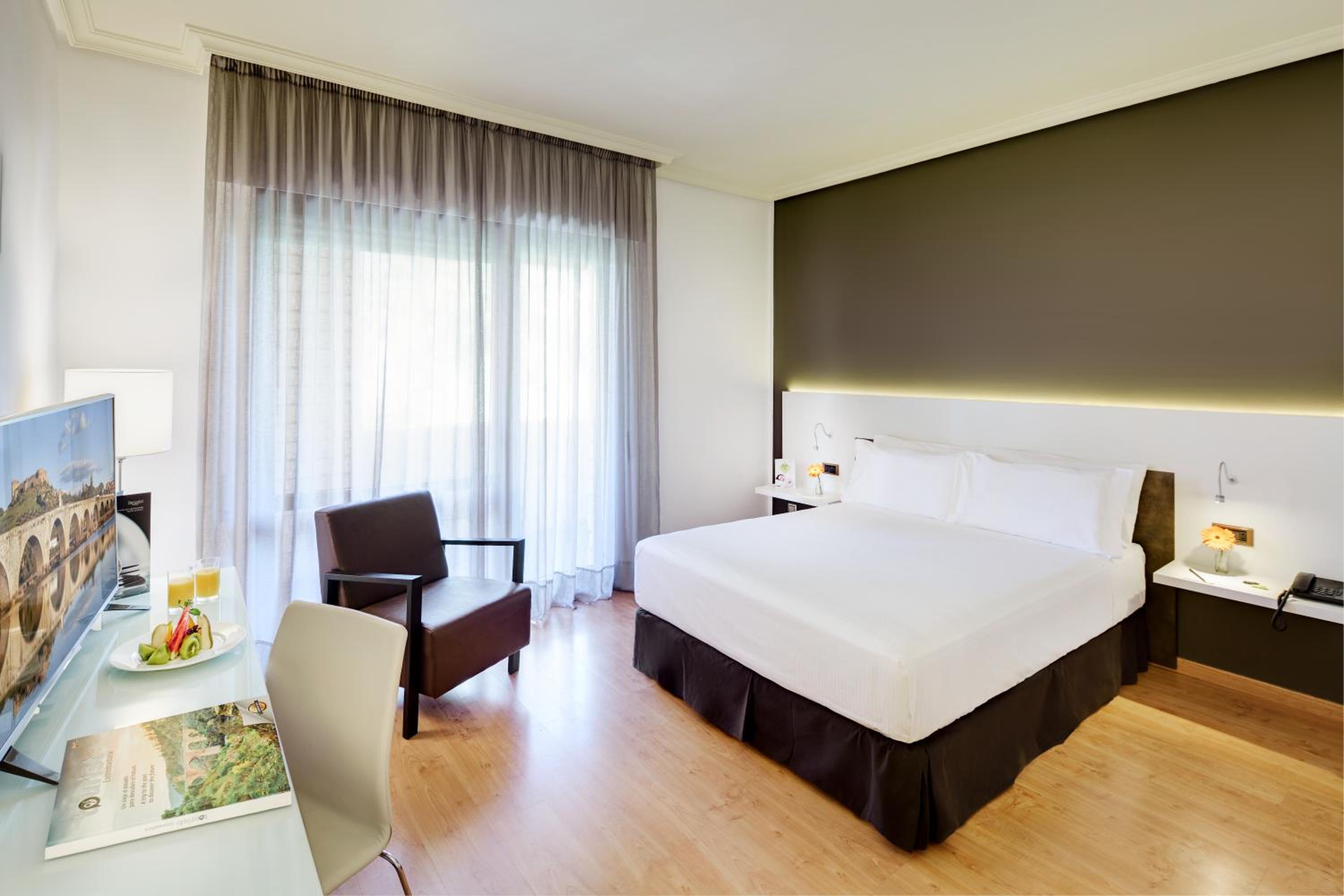 Double Room - Photo 2