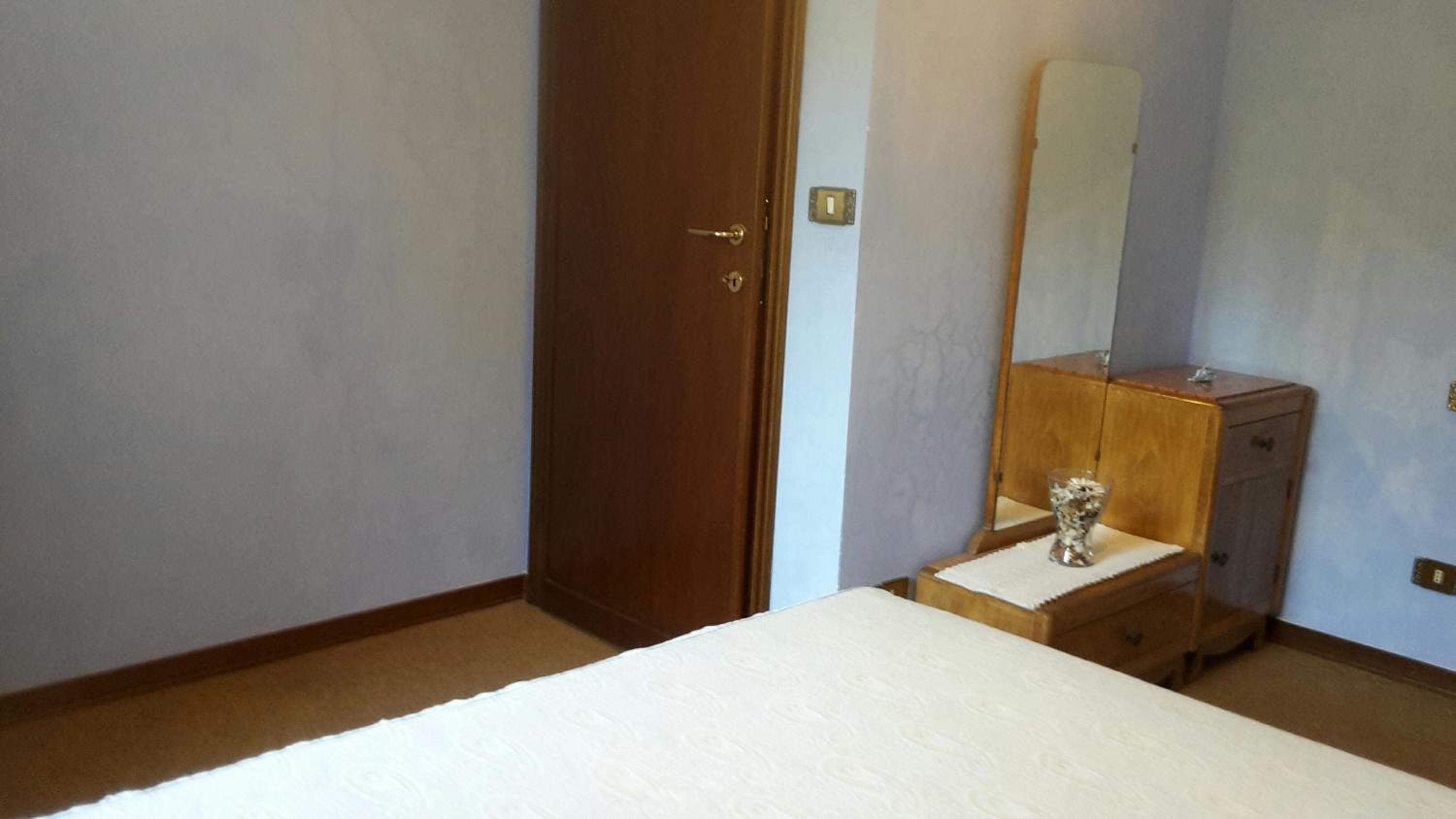Superior Queen Room with Shared Bathroom