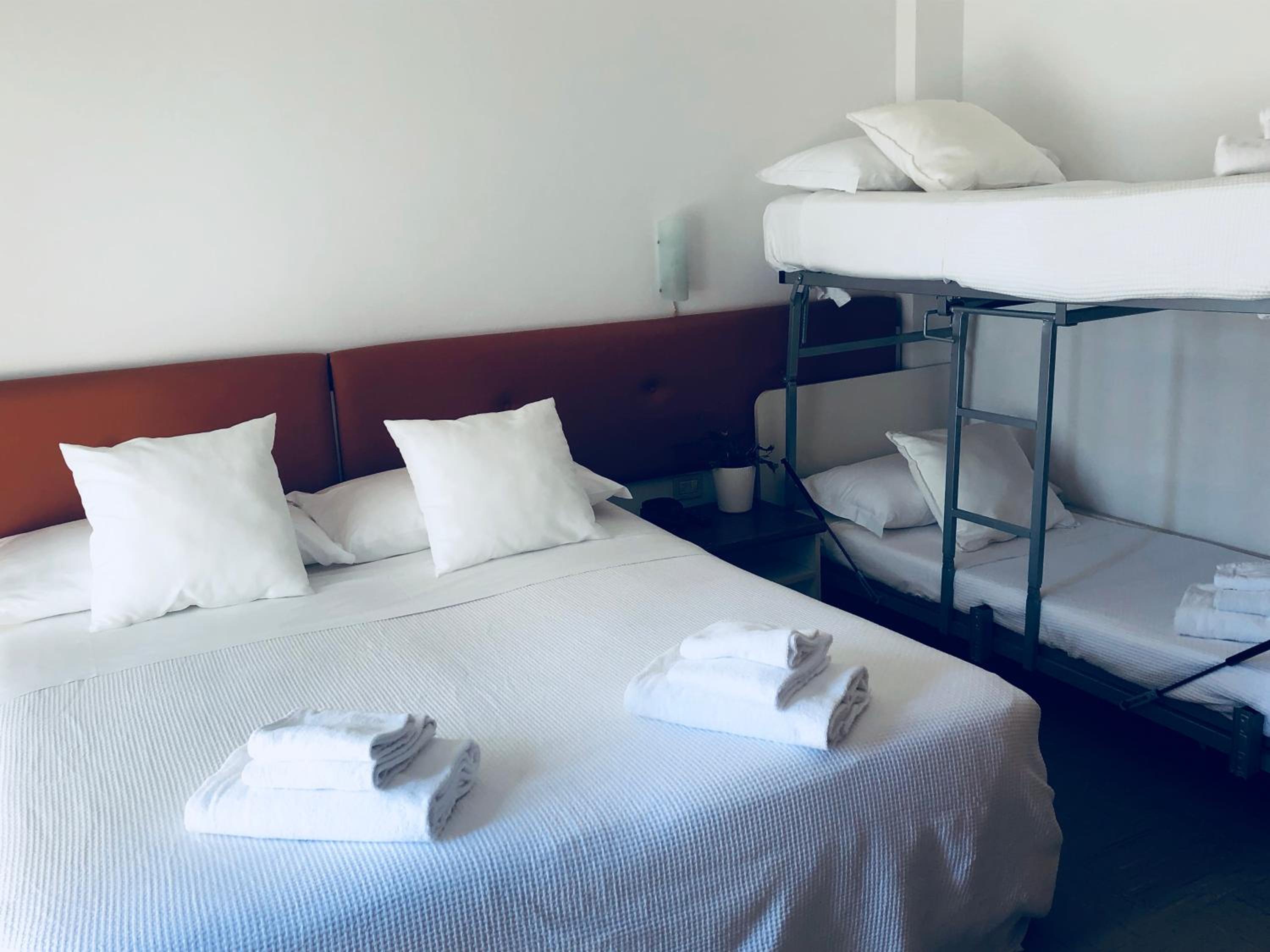 Quadruple Room with Balcony - Photo 3