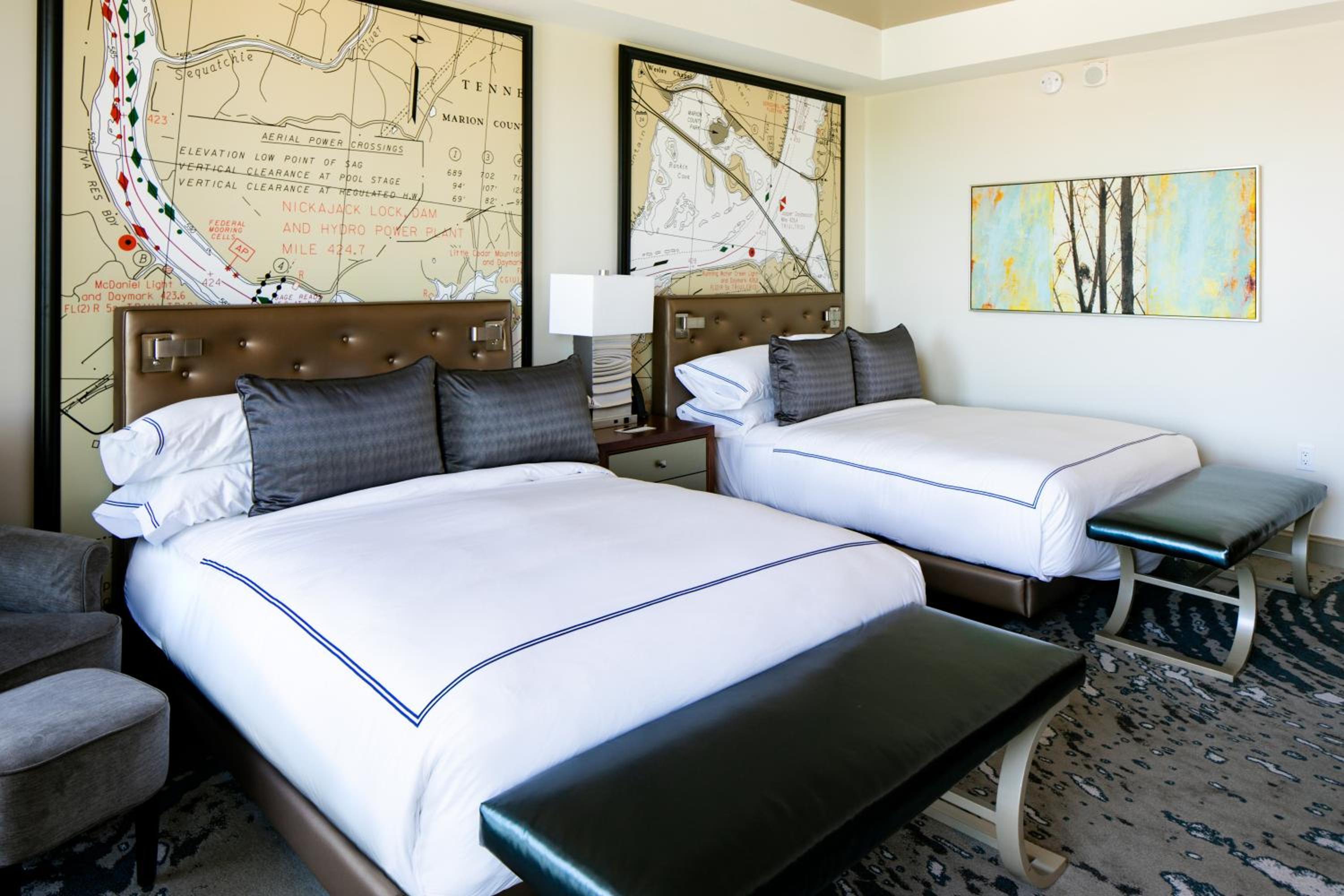 Queen Room with Two Queen Beds photo 3