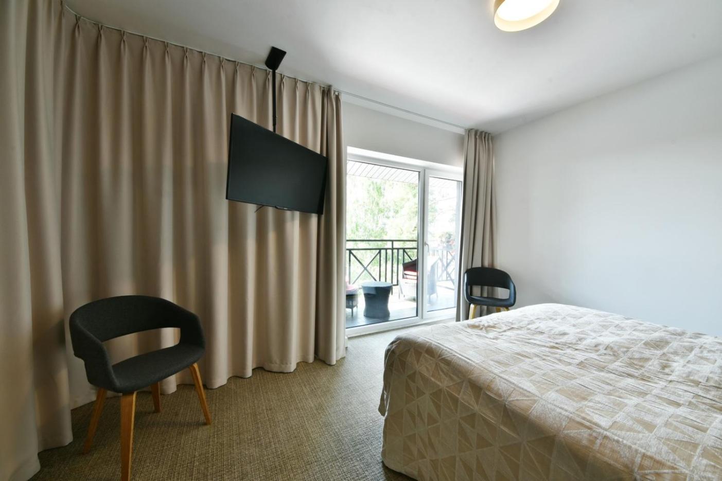 Deluxe Double Room with Balcony - Photo 6