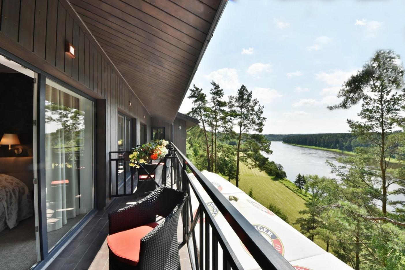 Deluxe Double Room with Balcony - Photo 11