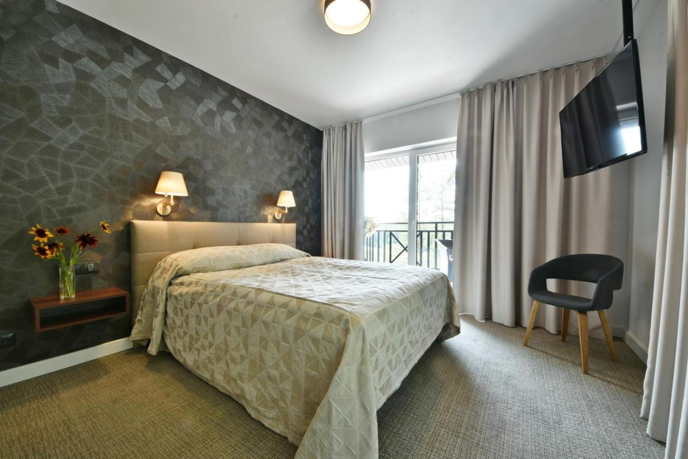 Deluxe Double Room with Balcony - Photo 3