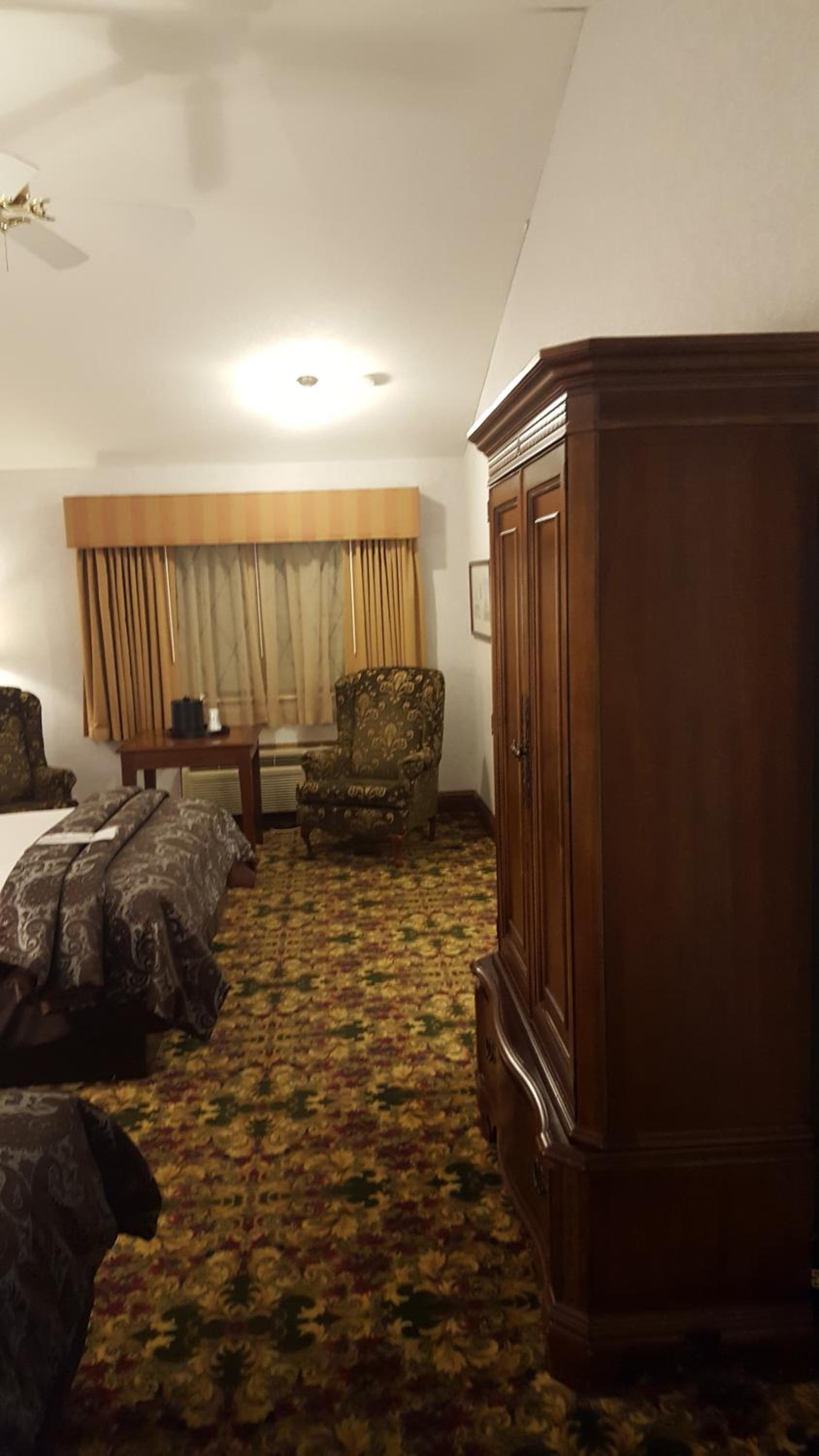One-Bedroom Suite - Disability Access/Pool View - Photo 15