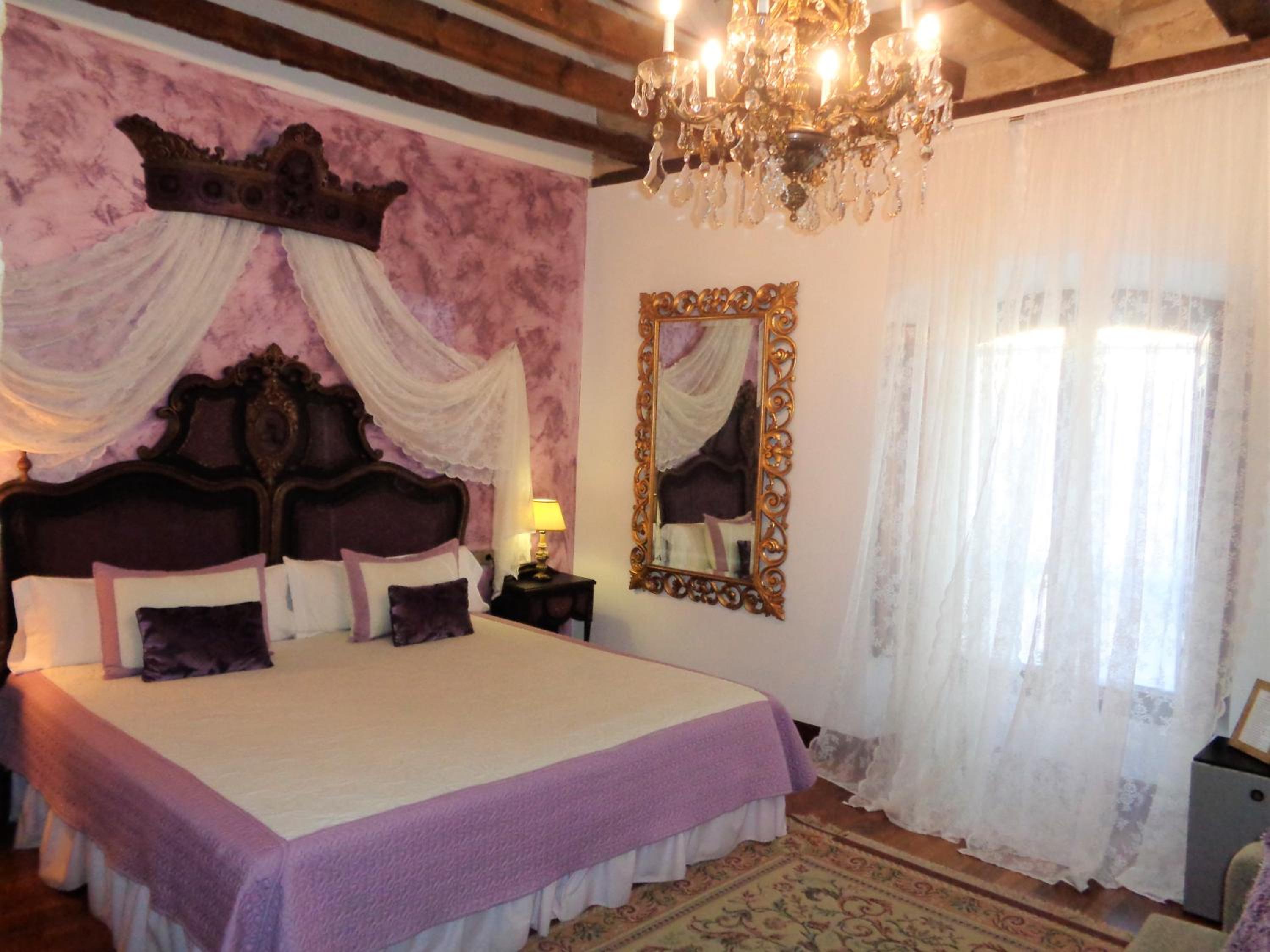 Deluxe Double Room - Photo 8