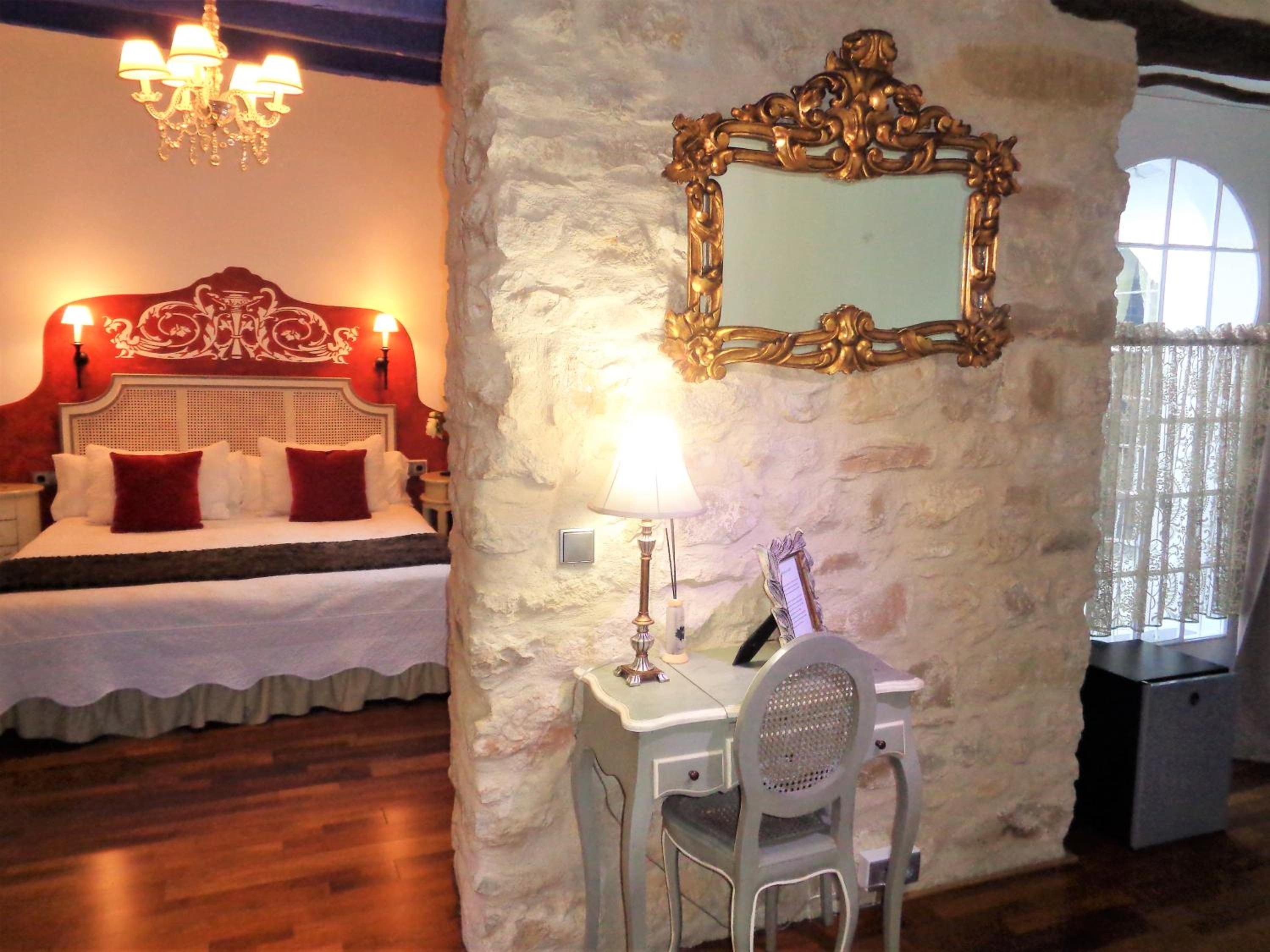 Charm Double Room - Photo 25