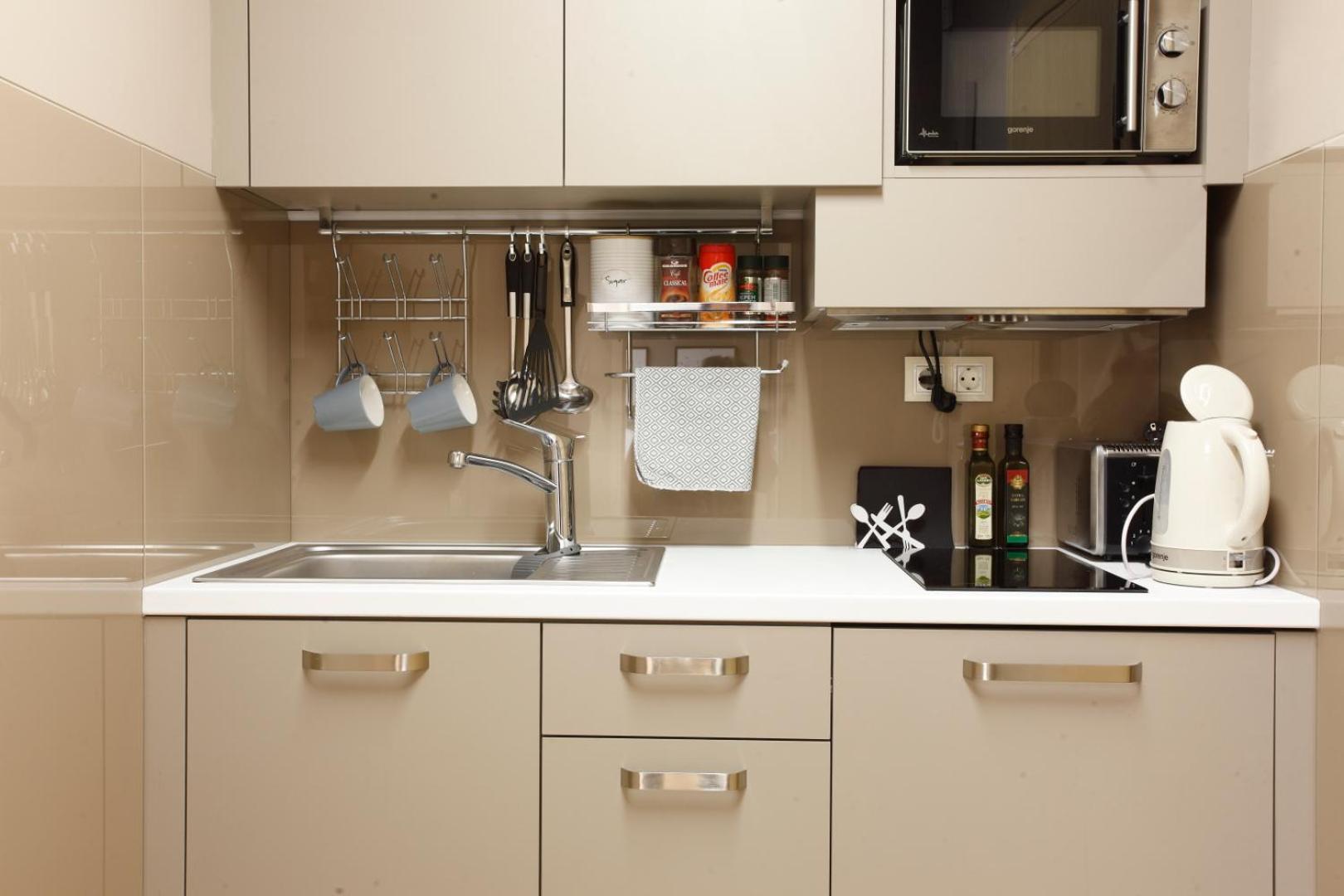 Studio Apartment - Photo 11