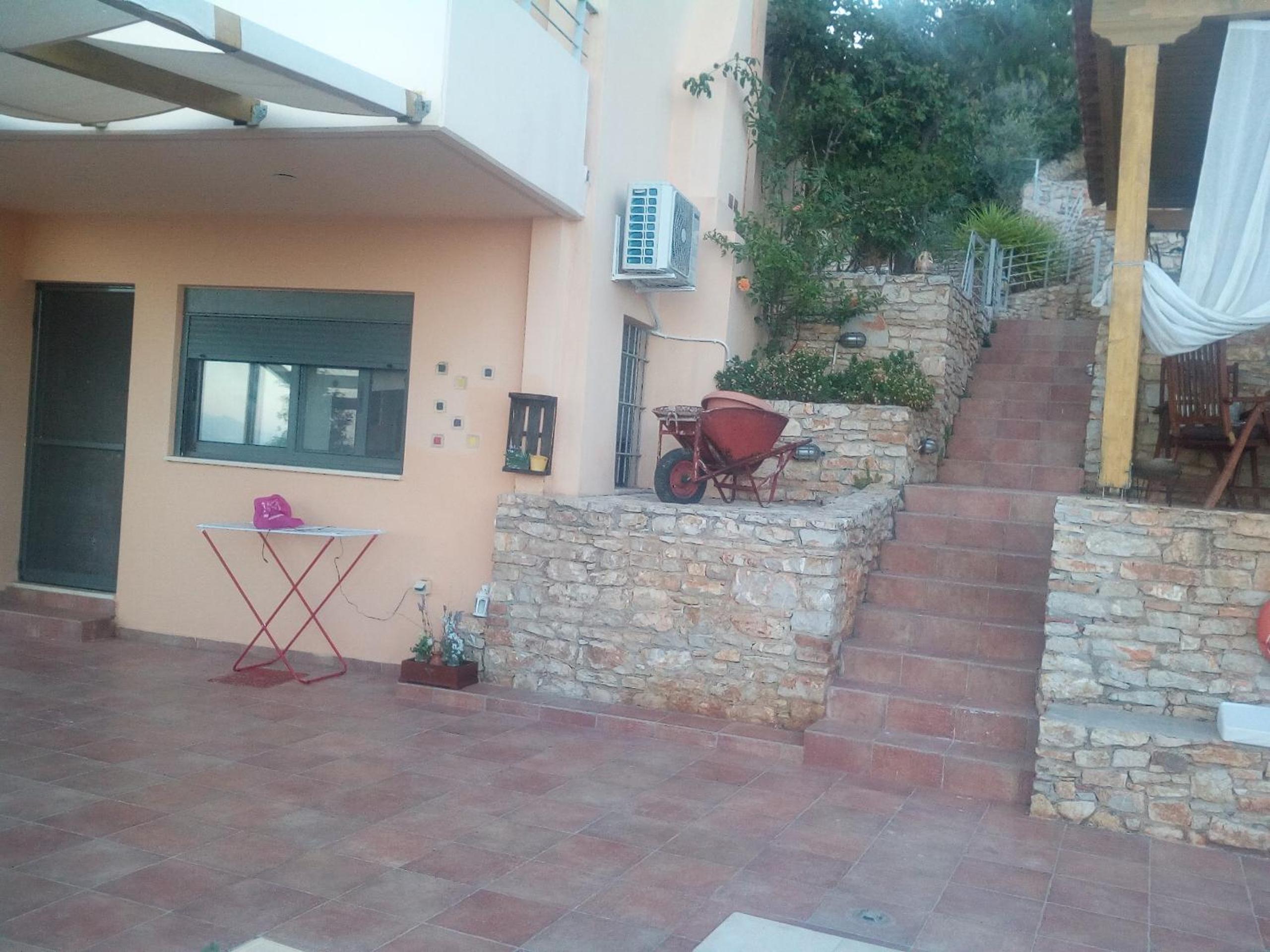 Villa photo 3