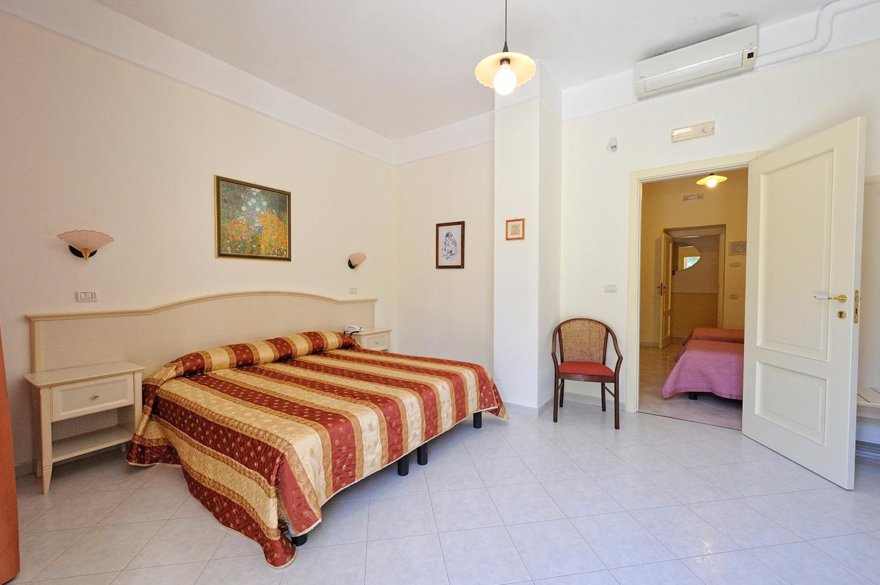 Suite with Terrace (4 Adults) photo 1