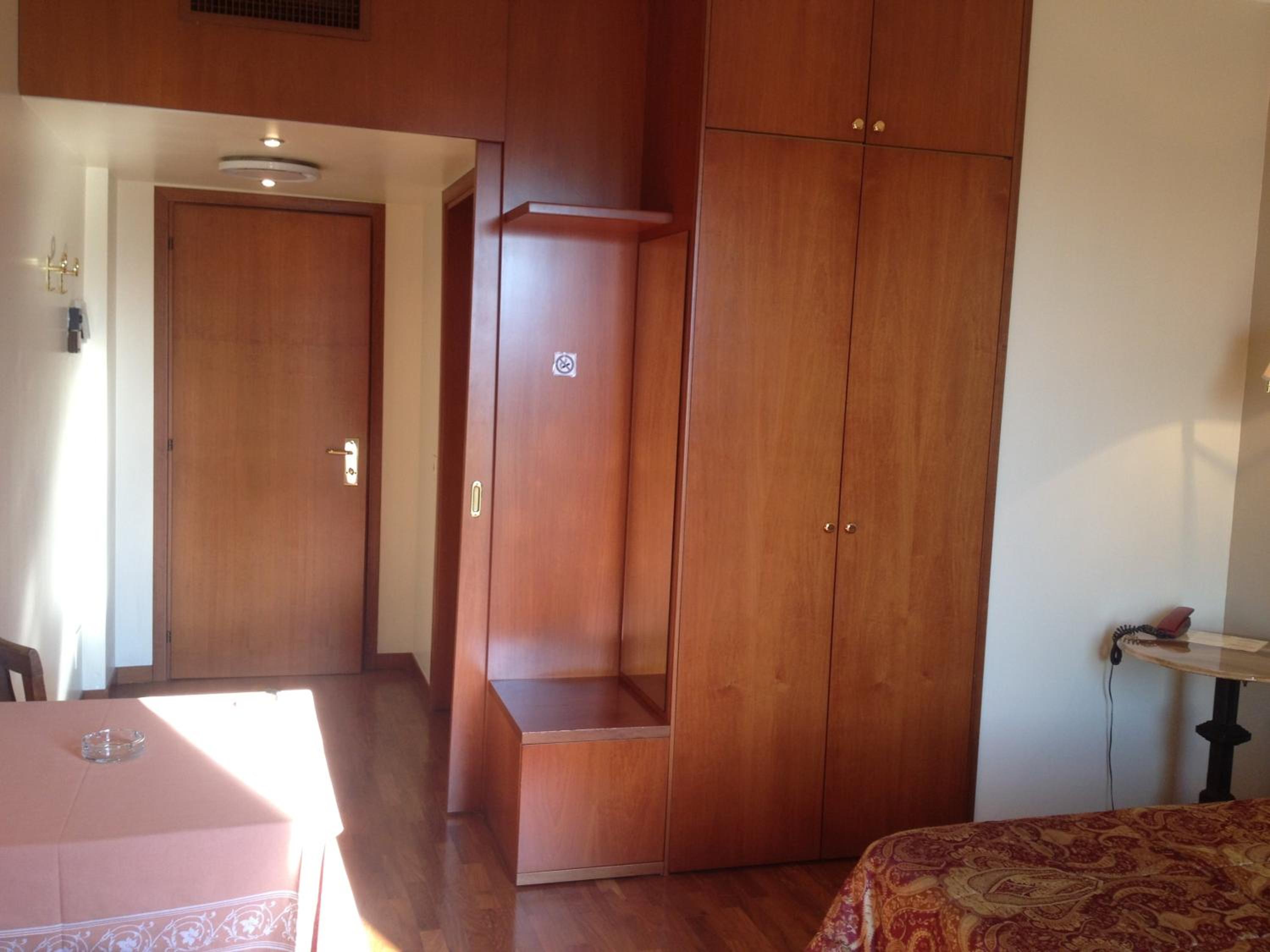 Double or Twin Room - Photo 6