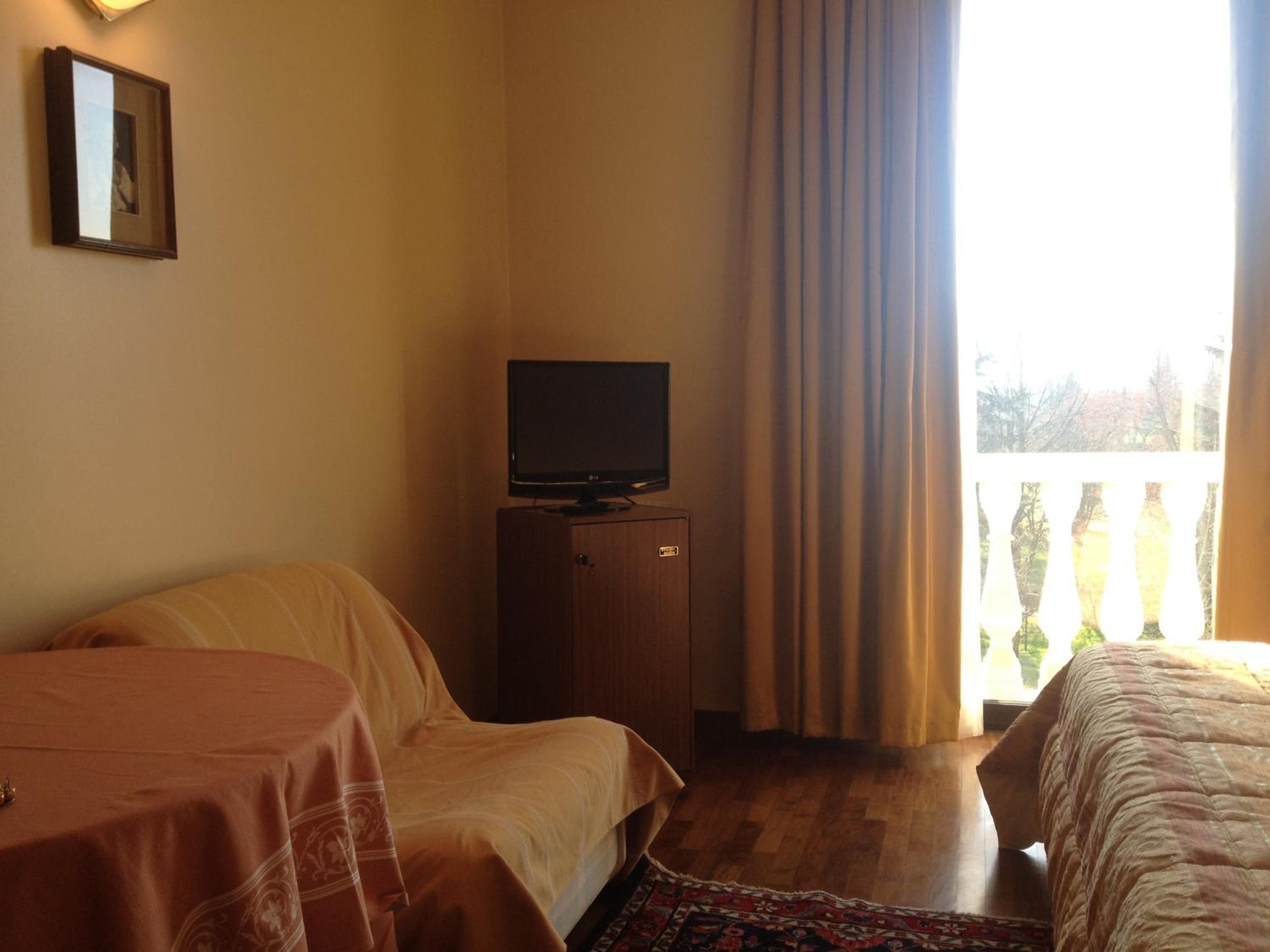 Double or Twin Room - Photo 5