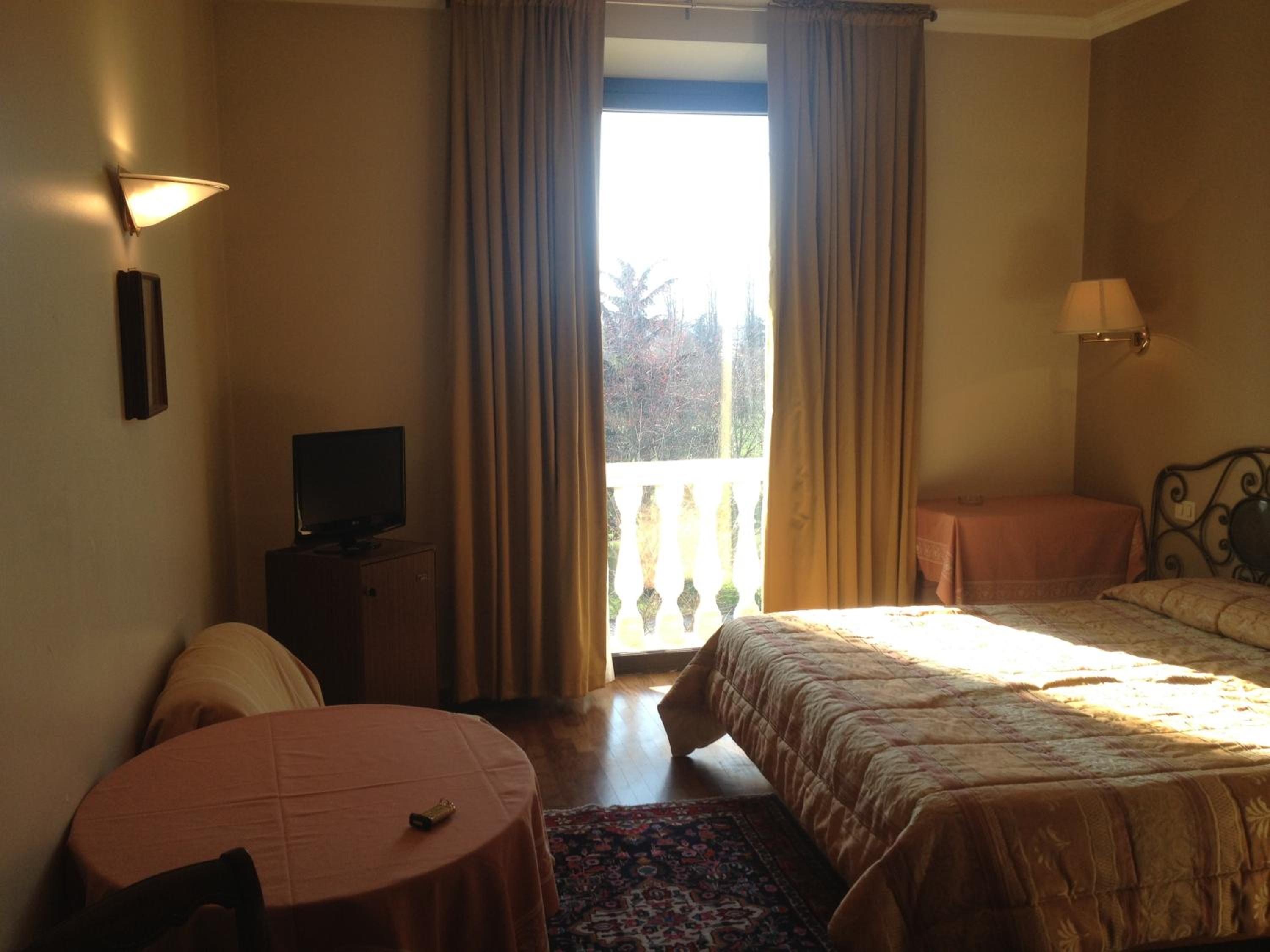 Double or Twin Room - Photo 4