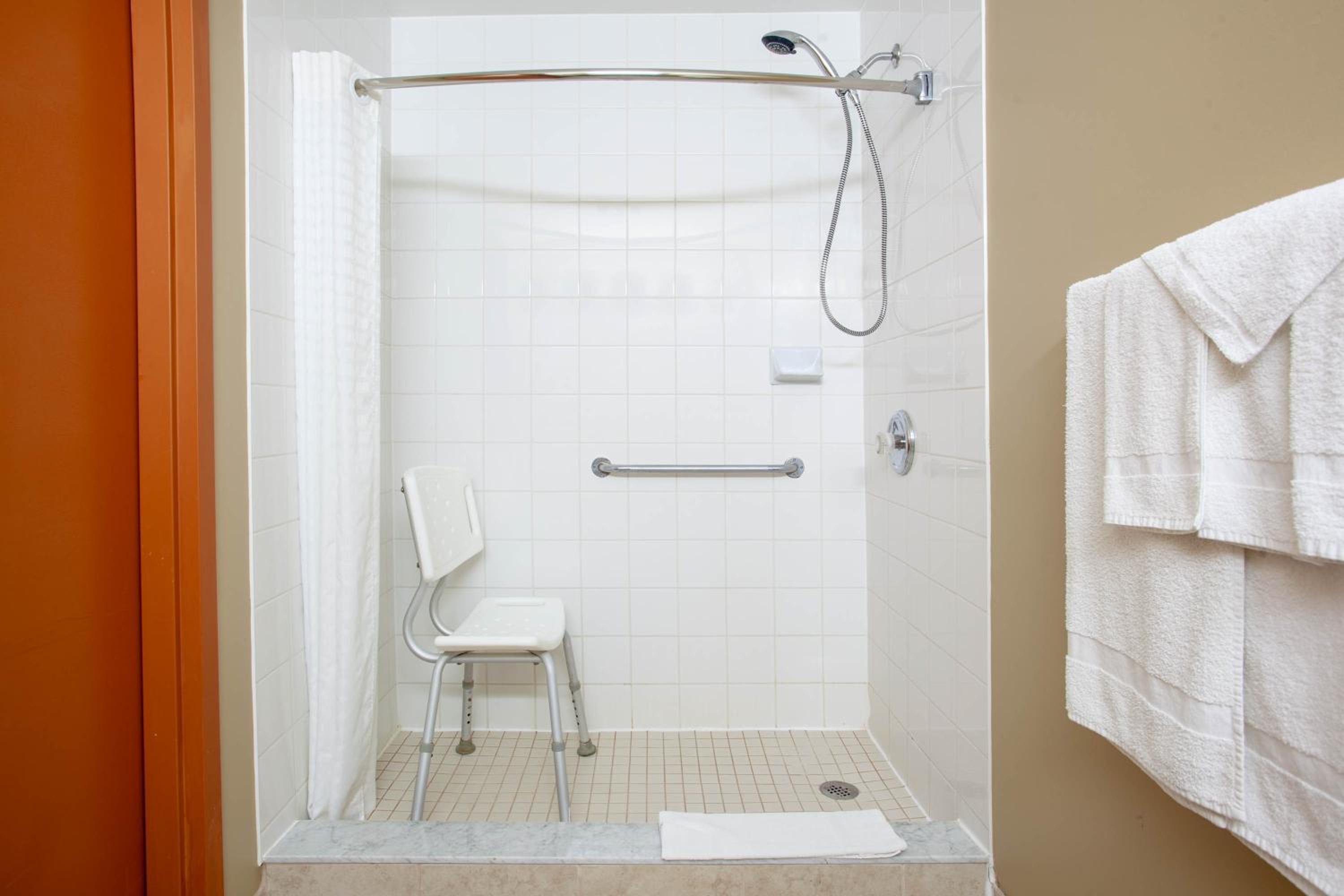 King Room - Mobility Access/Non-Smoking - Photo 6