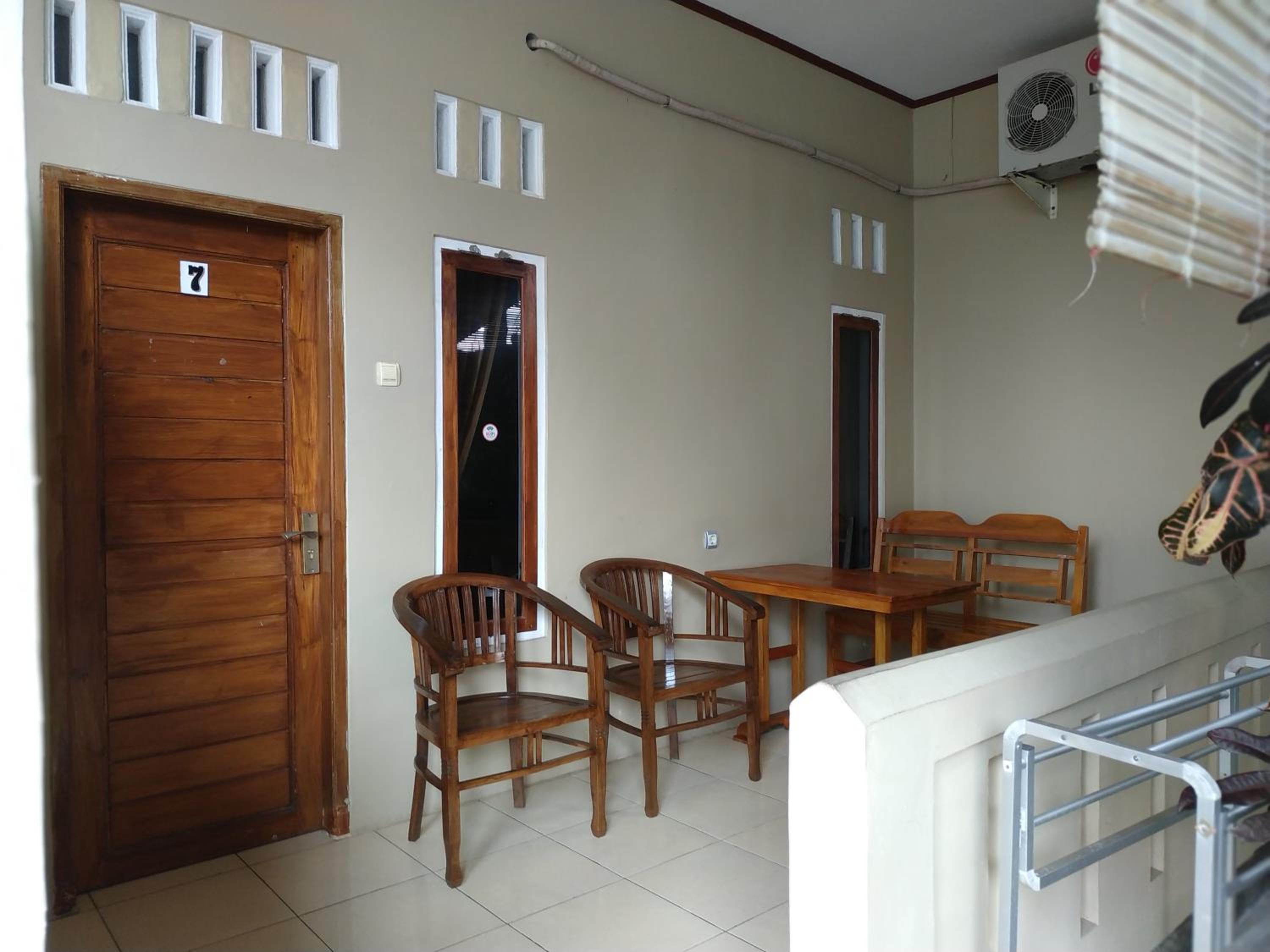 Family Room - Photo 12