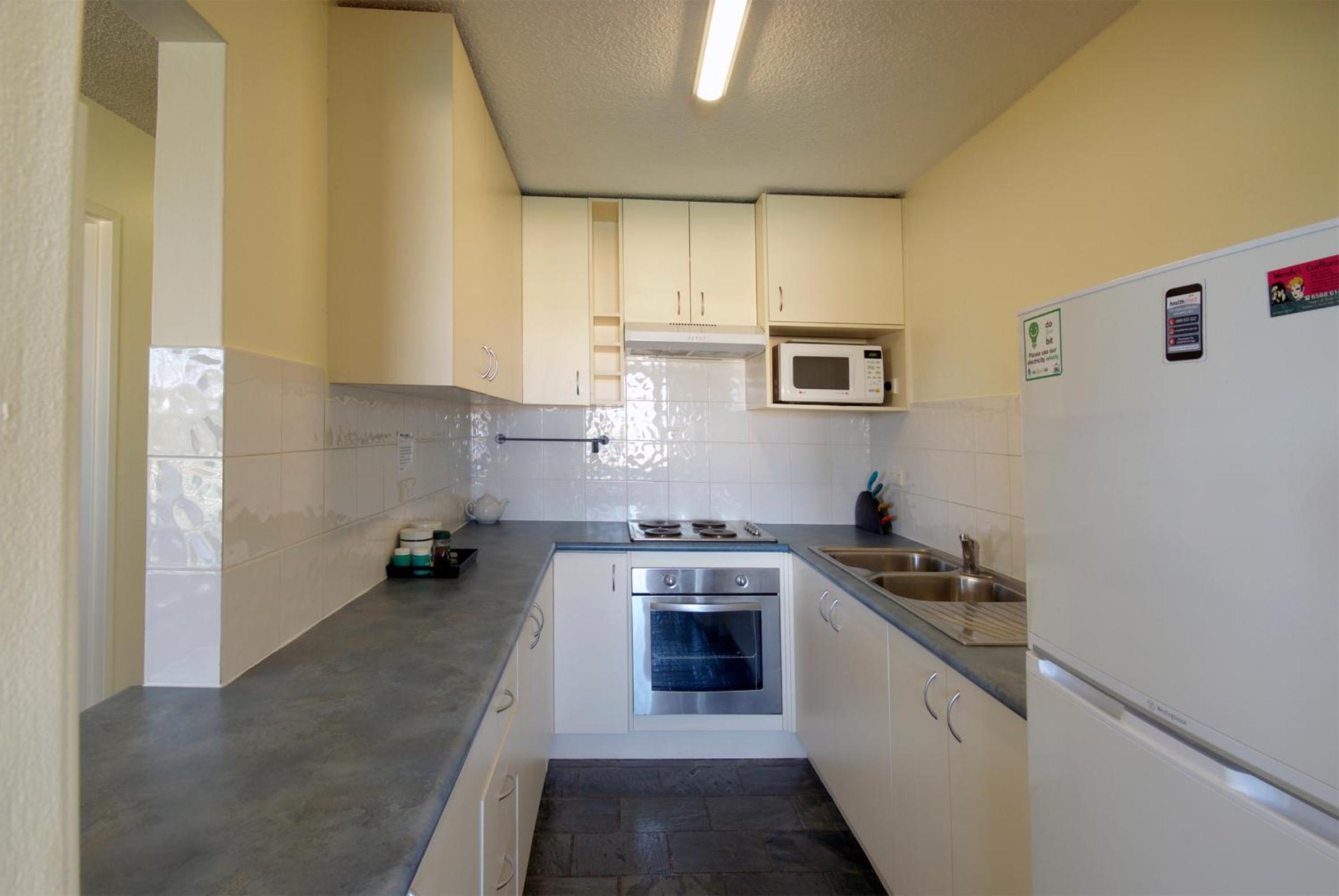 Front Unit - Two-Bedroom Apartment with  Ocean View - Photo 2