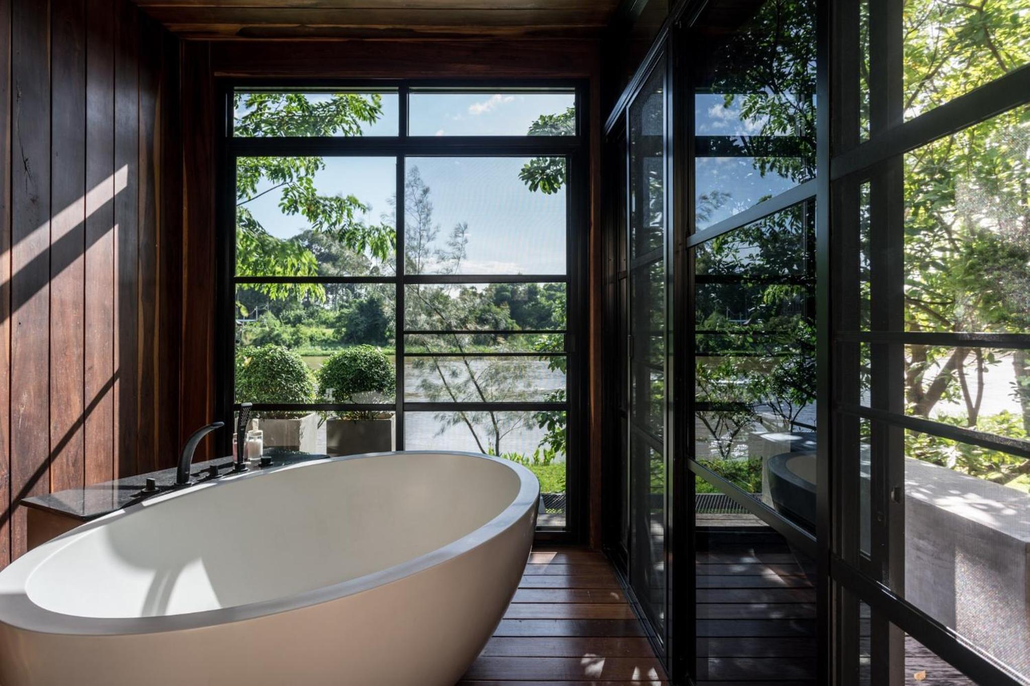 Deluxe King Room with River View - Photo 5