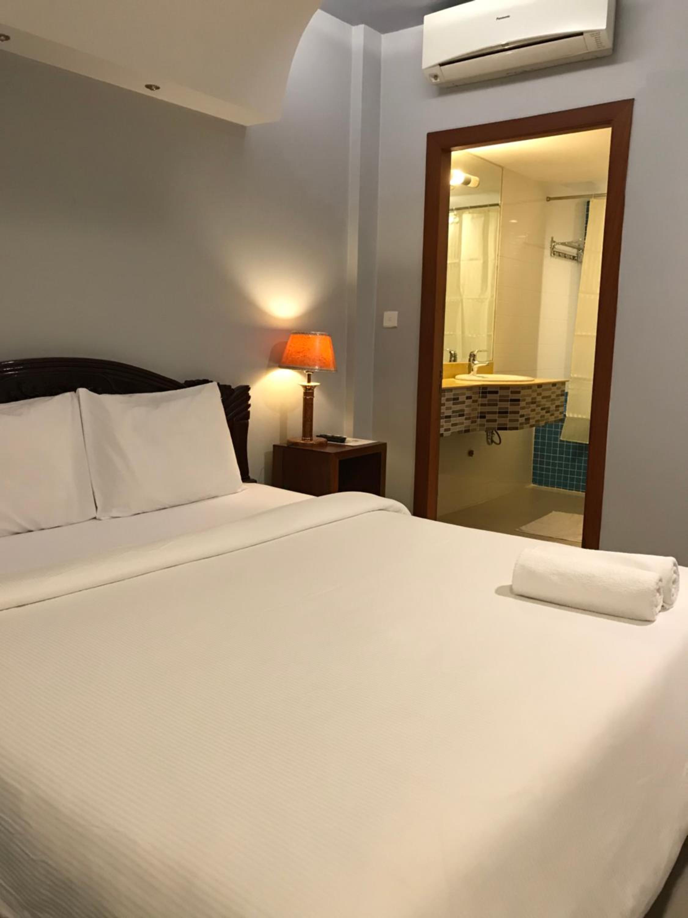 King Room with Air-Conditioning - Photo 3