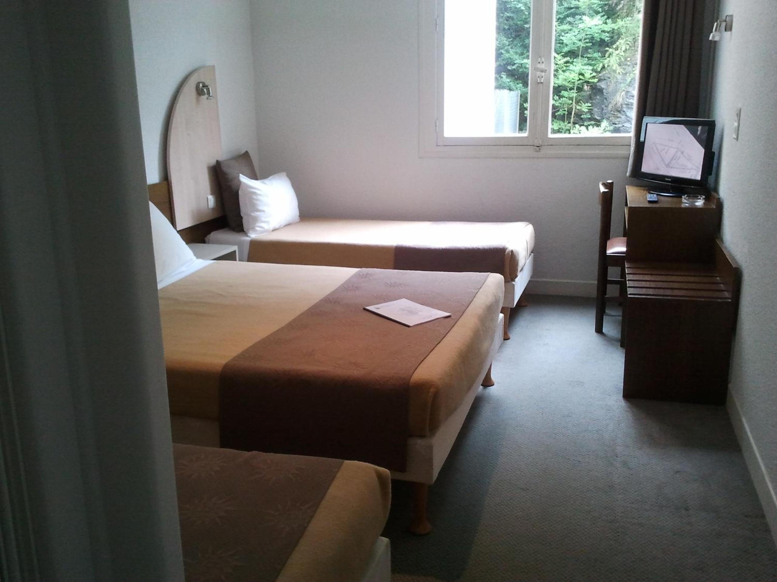 Quadruple Room (2 Adults + 2 Children) - Photo 5
