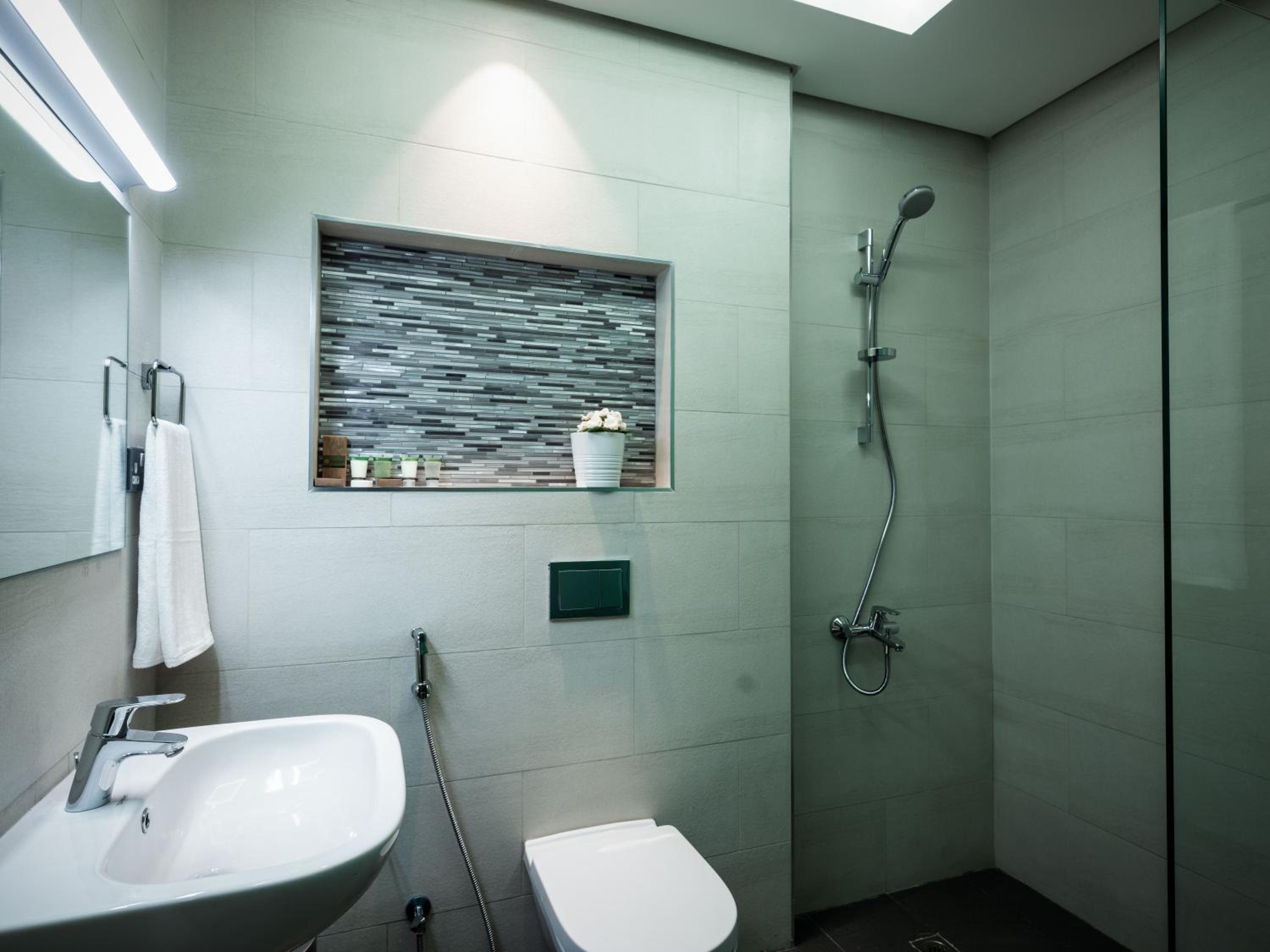 Executive Suite - Photo 3