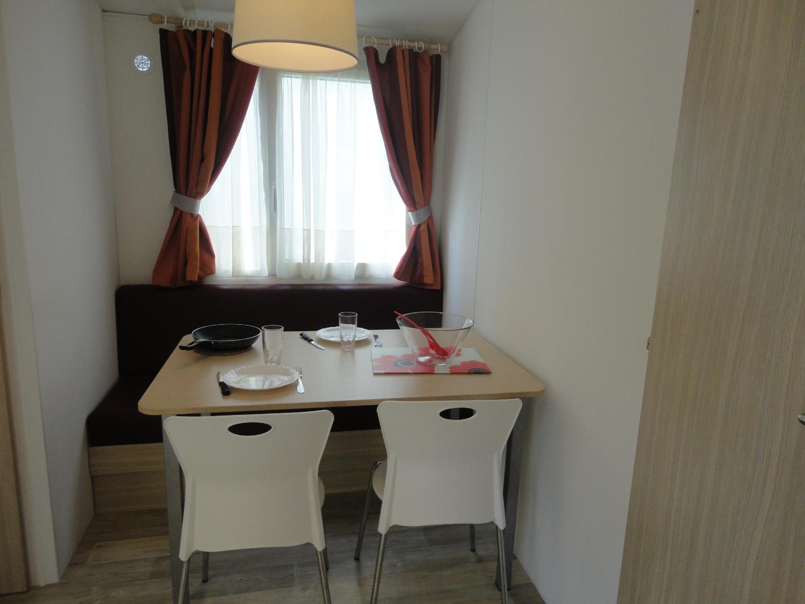 Two-Bedroom Mobile Home (4 Adults) photo 3
